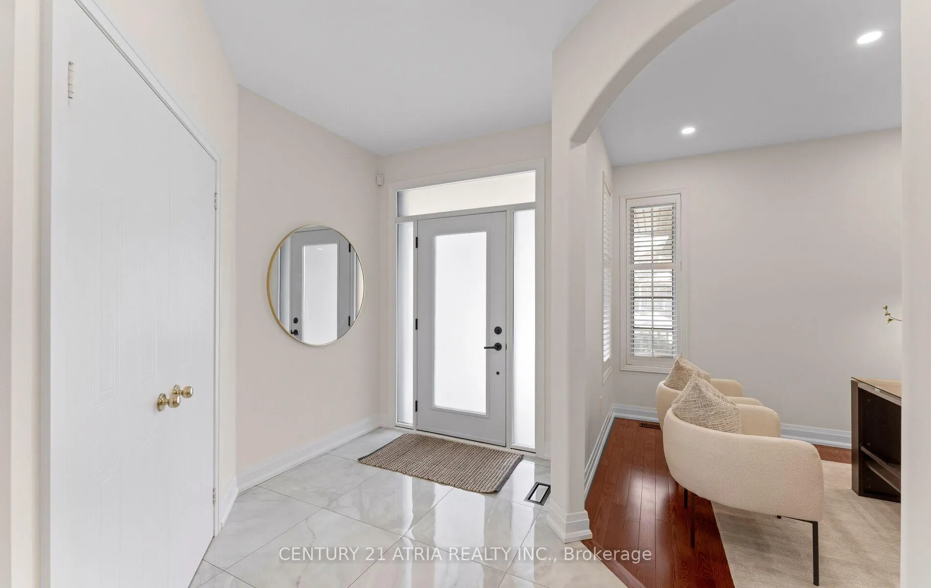 Photo 3 of 3 Oxfordshire Street, Markham, Berczy — HOMEH