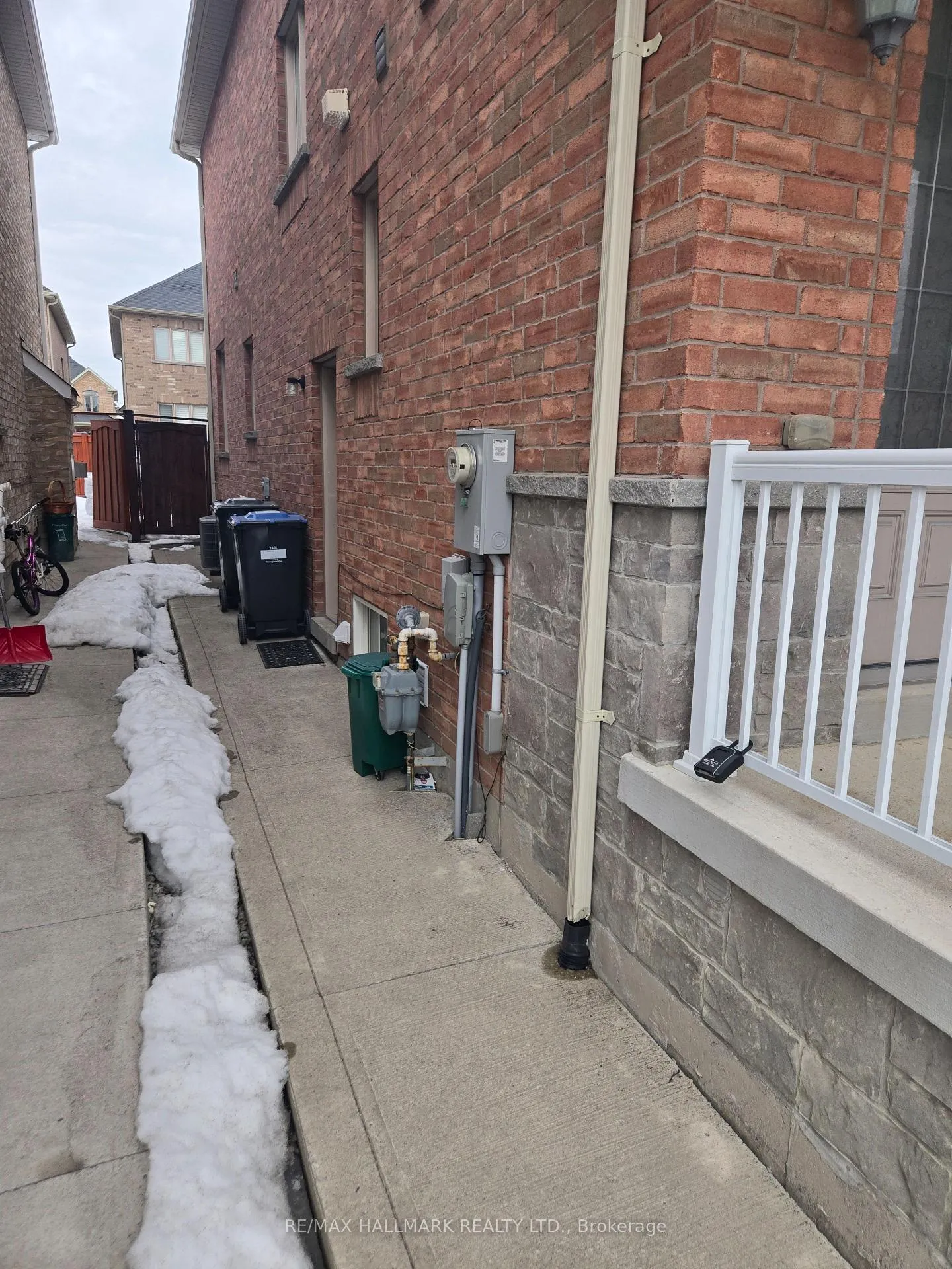 Photo 2 of 35 Campwood Crescent, Brampton, Bram East — HOMEH