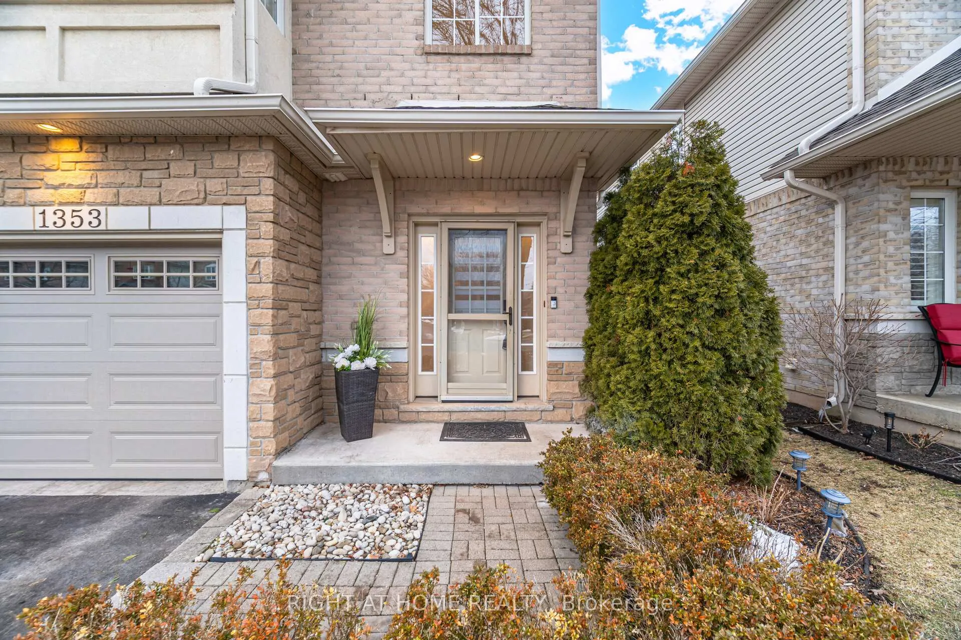 Photo 3 of Unit 1353, 1353 Stephenson Drive, Burlington, Brant — HOMEH