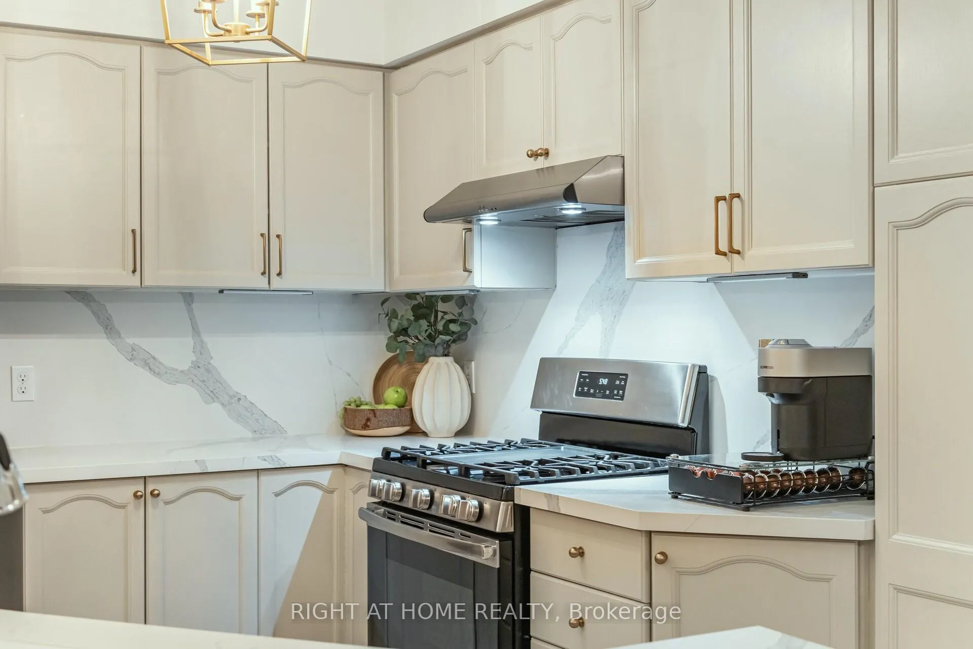 Photo 13 of Unit 1353, 1353 Stephenson Drive, Burlington, Brant — HOMEH
