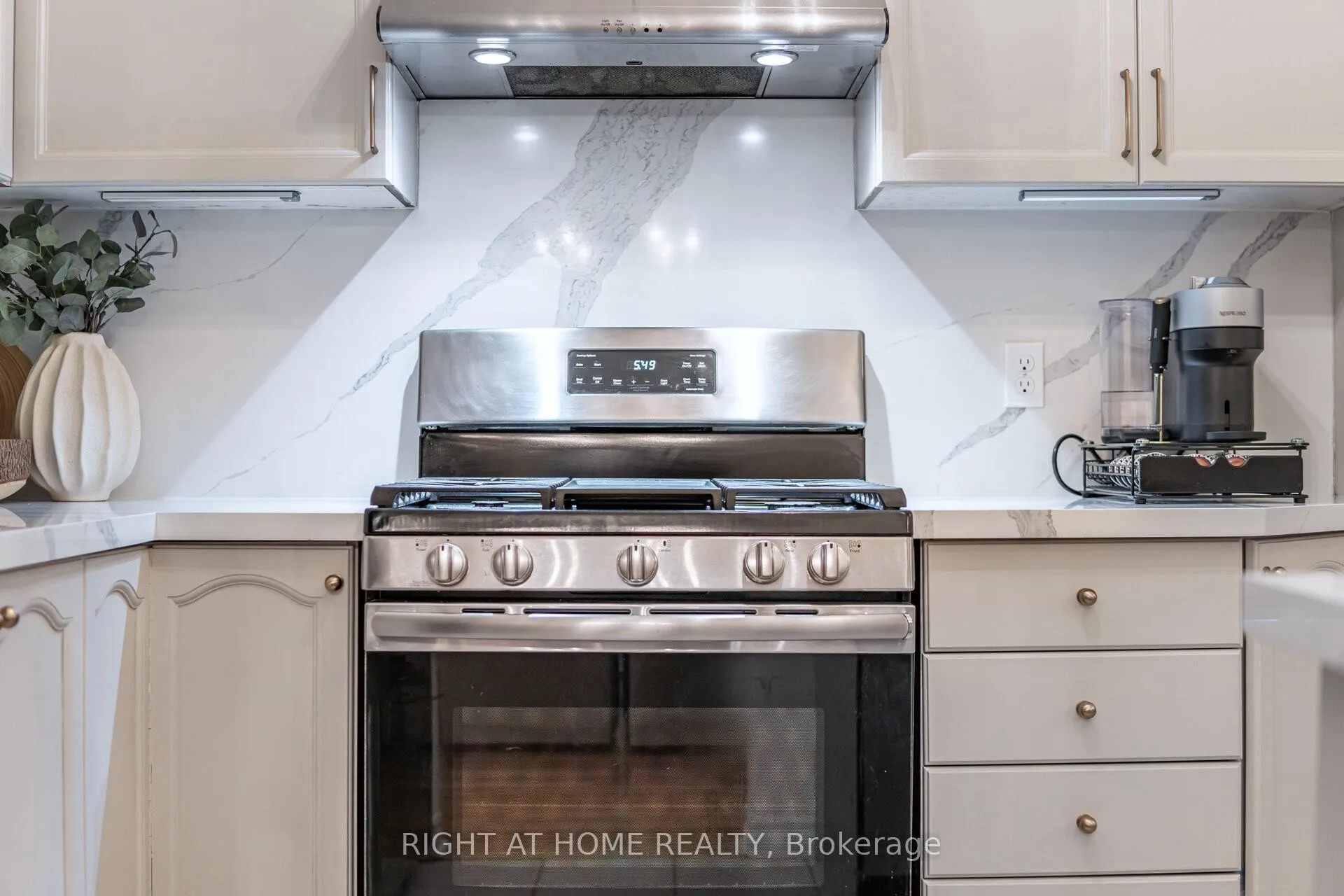 Photo 14 of Unit 1353, 1353 Stephenson Drive, Burlington, Brant — HOMEH