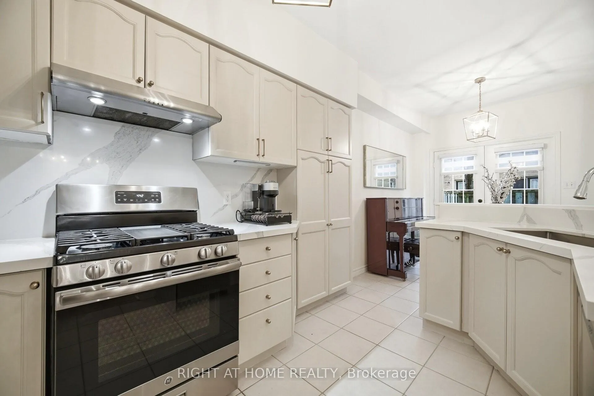 Photo 15 of Unit 1353, 1353 Stephenson Drive, Burlington, Brant — HOMEH
