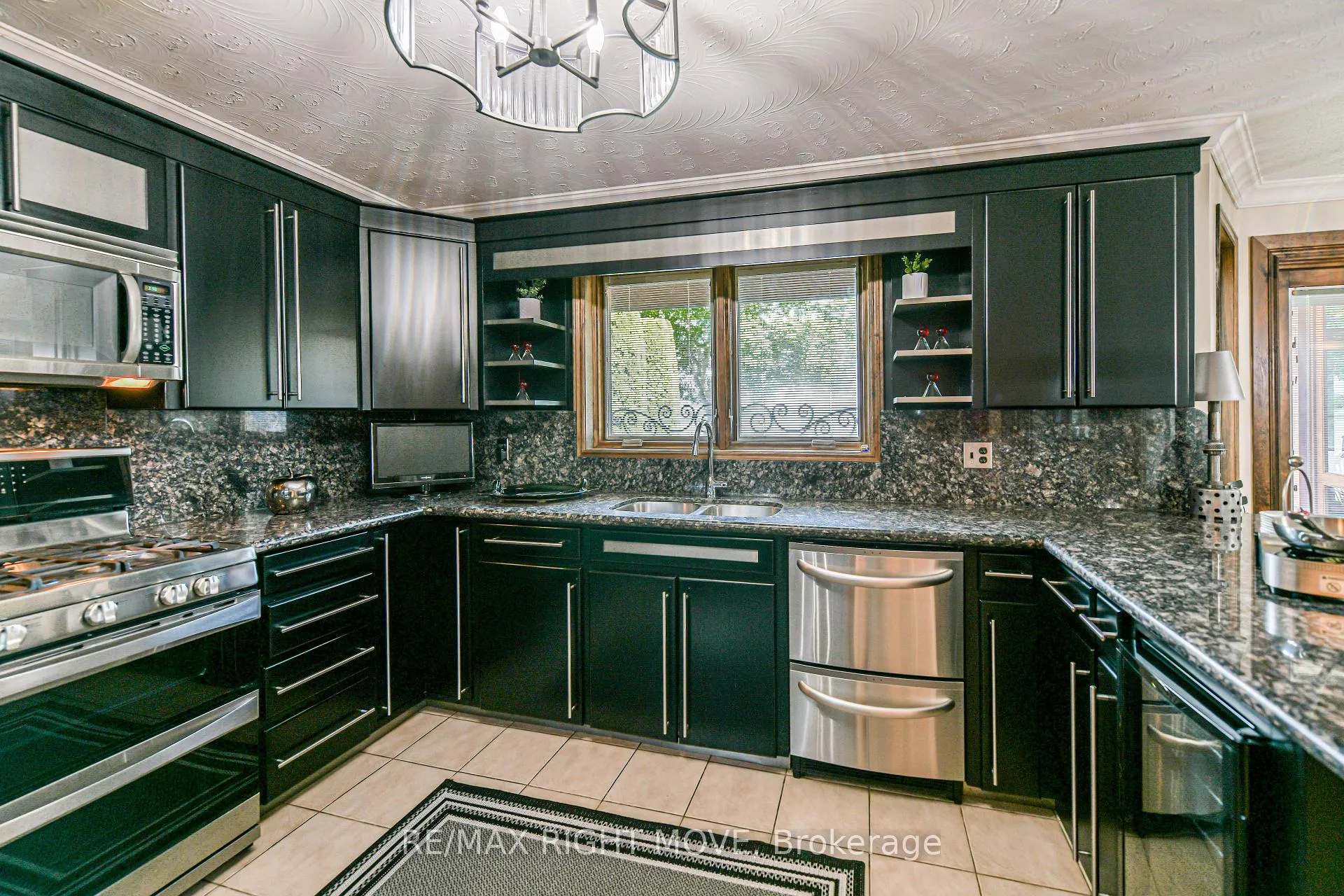 Photo 24 of 759 Broadview Avenue, Orillia — HOMEH
