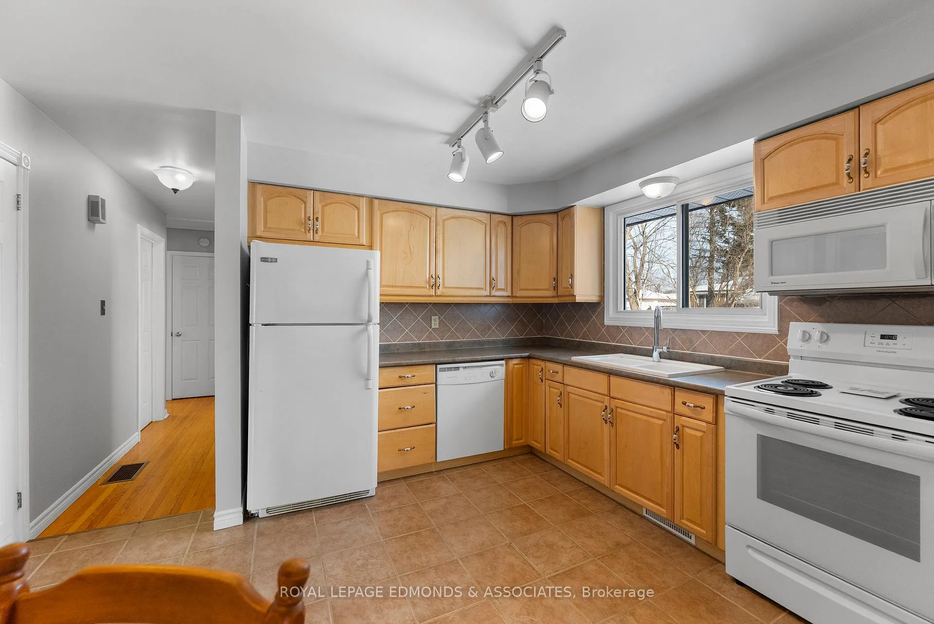 Photo 11 of 395 Chamberlain Street, Pembroke — HOMEH