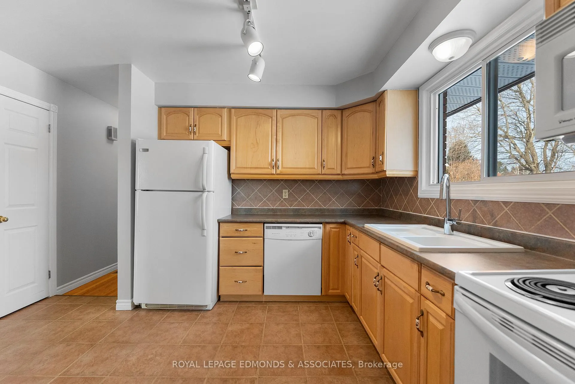 Photo 12 of 395 Chamberlain Street, Pembroke — HOMEH