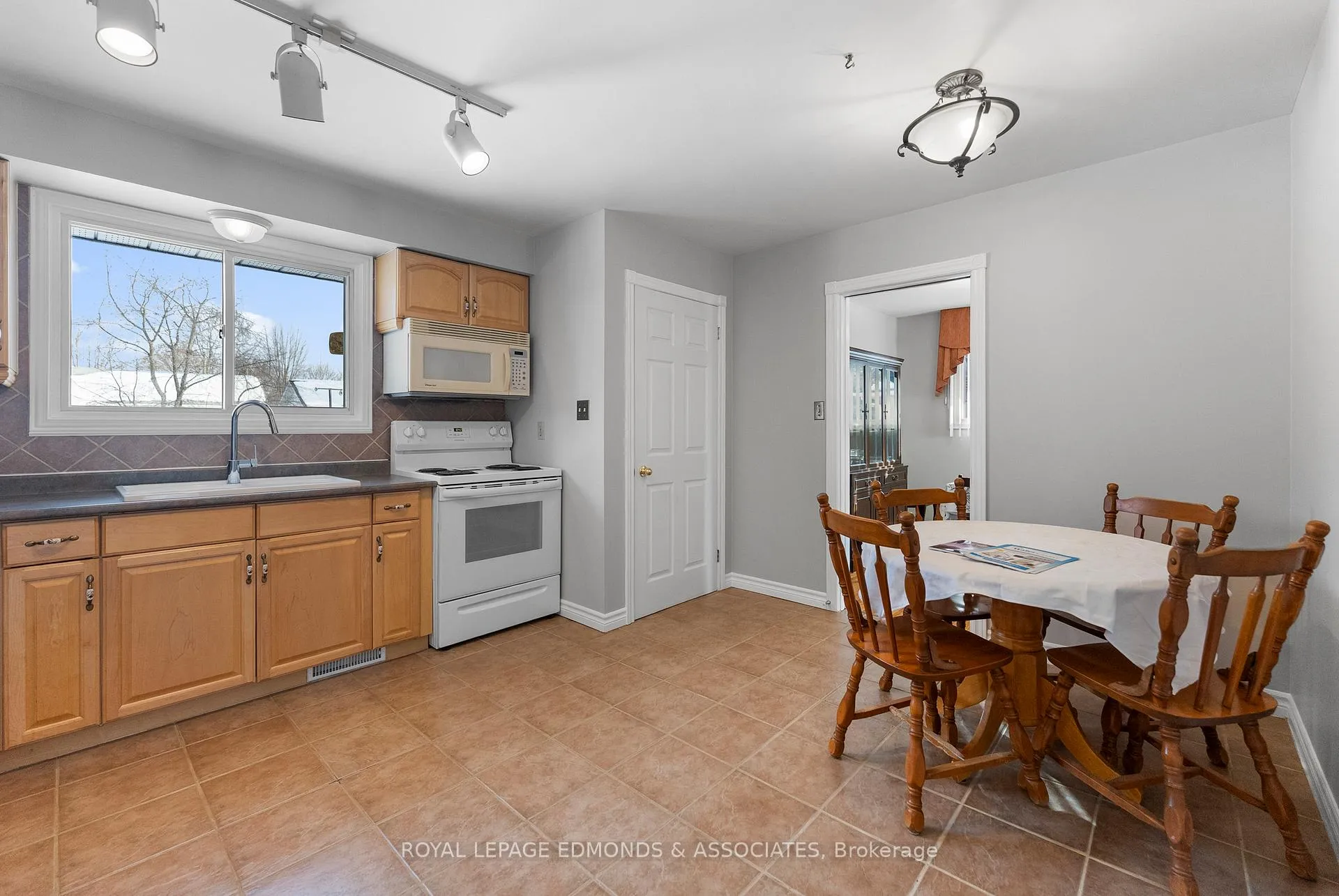 Photo 14 of 395 Chamberlain Street, Pembroke — HOMEH