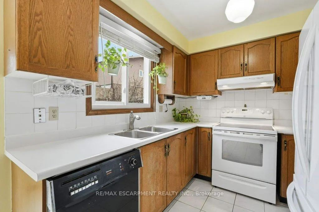 Photo 11 of 639 Rexford Drive, Hamilton, Randall — HOMEH