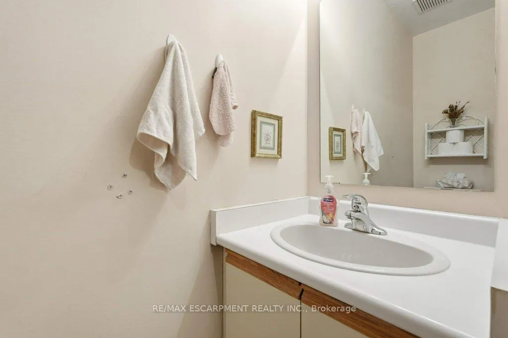 Photo 20 of 639 Rexford Drive, Hamilton, Randall — HOMEH