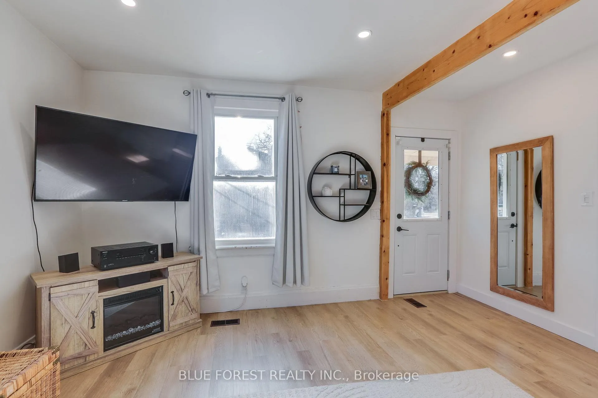Photo 5 of 131 Emily Street, Strathroy-Caradoc, NW — HOMEH