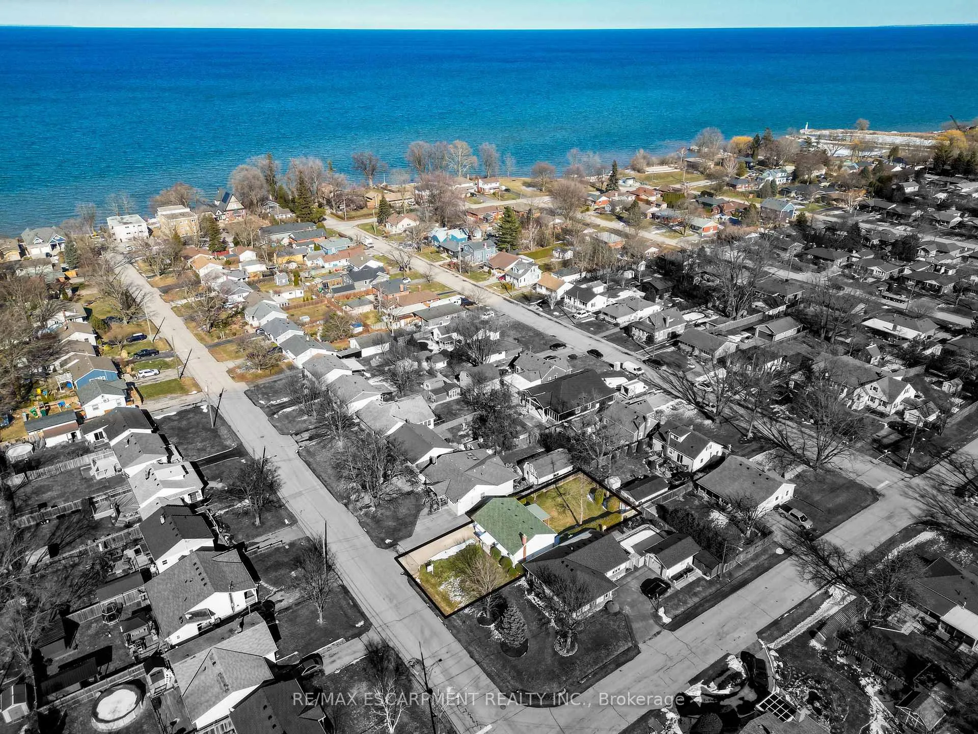 Photo 2 of 36 Lakeview Avenue, Grimsby, Grimsby Beach — HOMEH