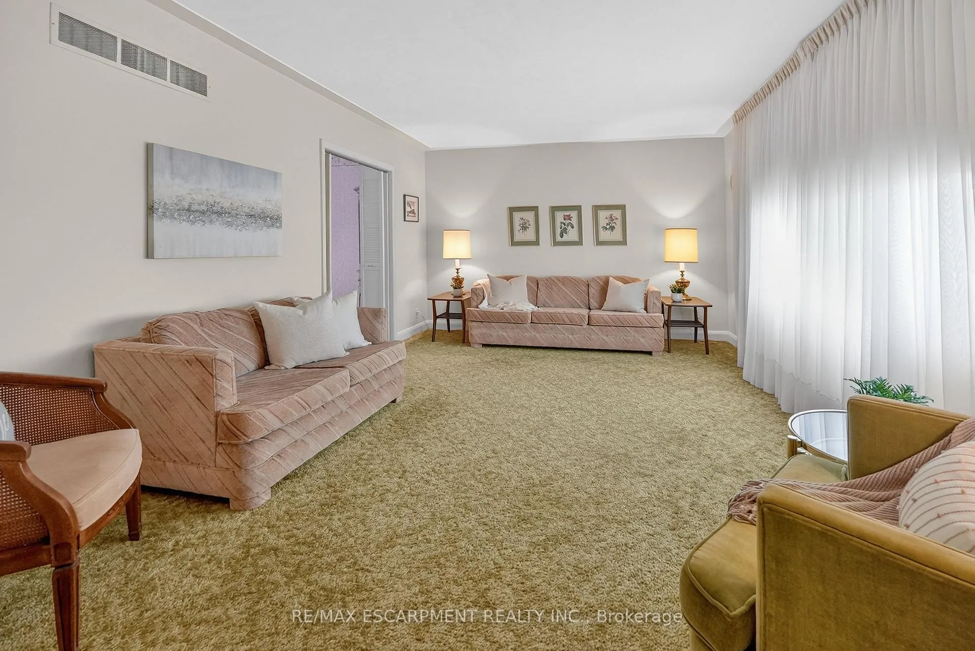 Photo 4 of 36 Lakeview Avenue, Grimsby, Grimsby Beach — HOMEH