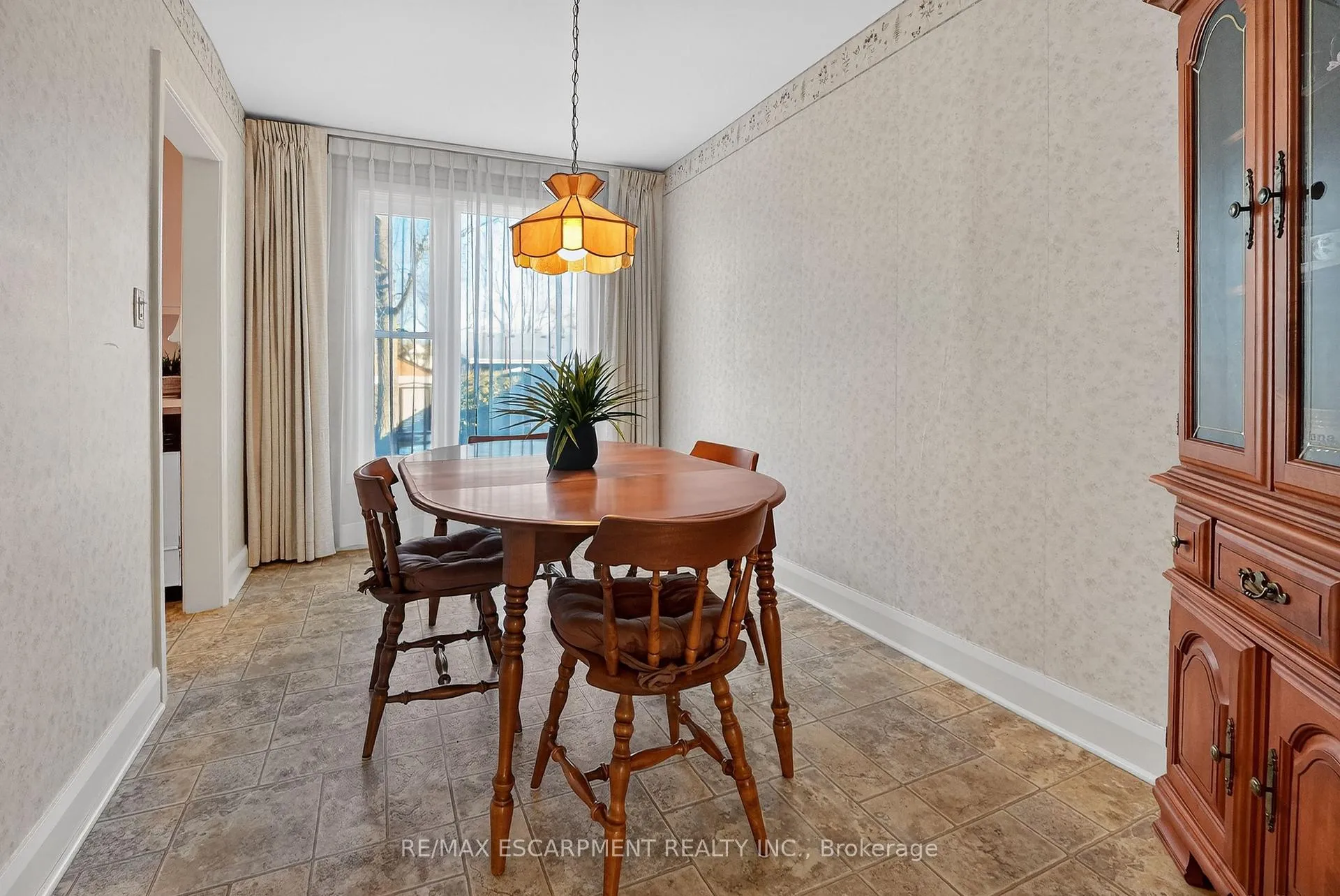 Photo 7 of 36 Lakeview Avenue, Grimsby, Grimsby Beach — HOMEH