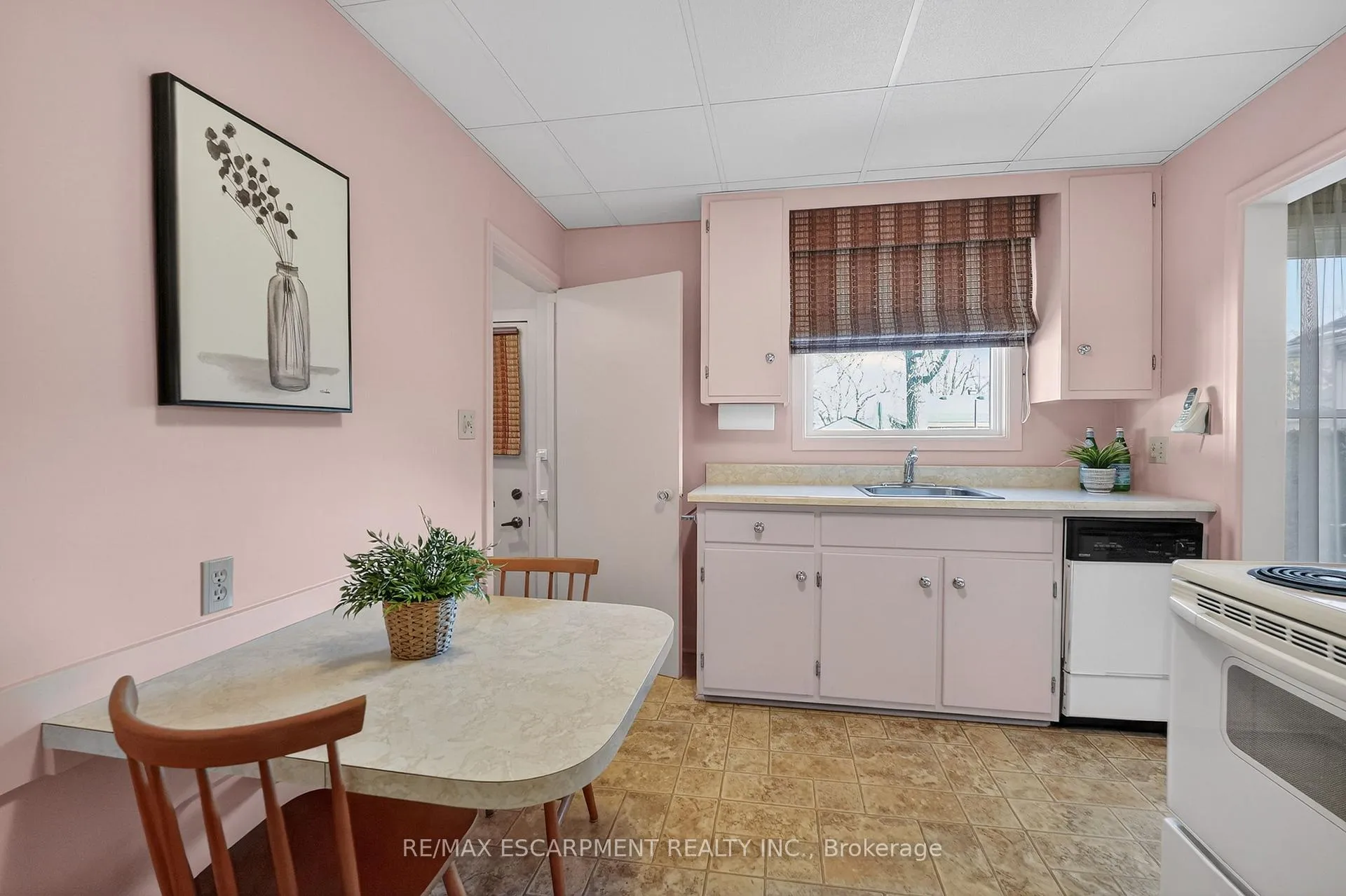 Photo 11 of 36 Lakeview Avenue, Grimsby, Grimsby Beach — HOMEH