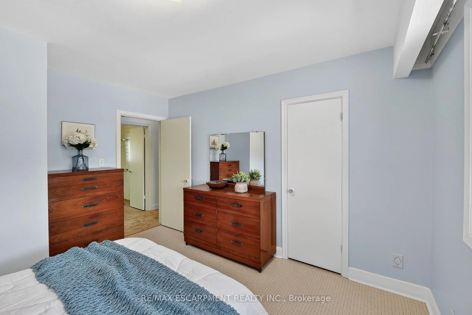 Photo 14 of 36 Lakeview Avenue, Grimsby, Grimsby Beach — HOMEH