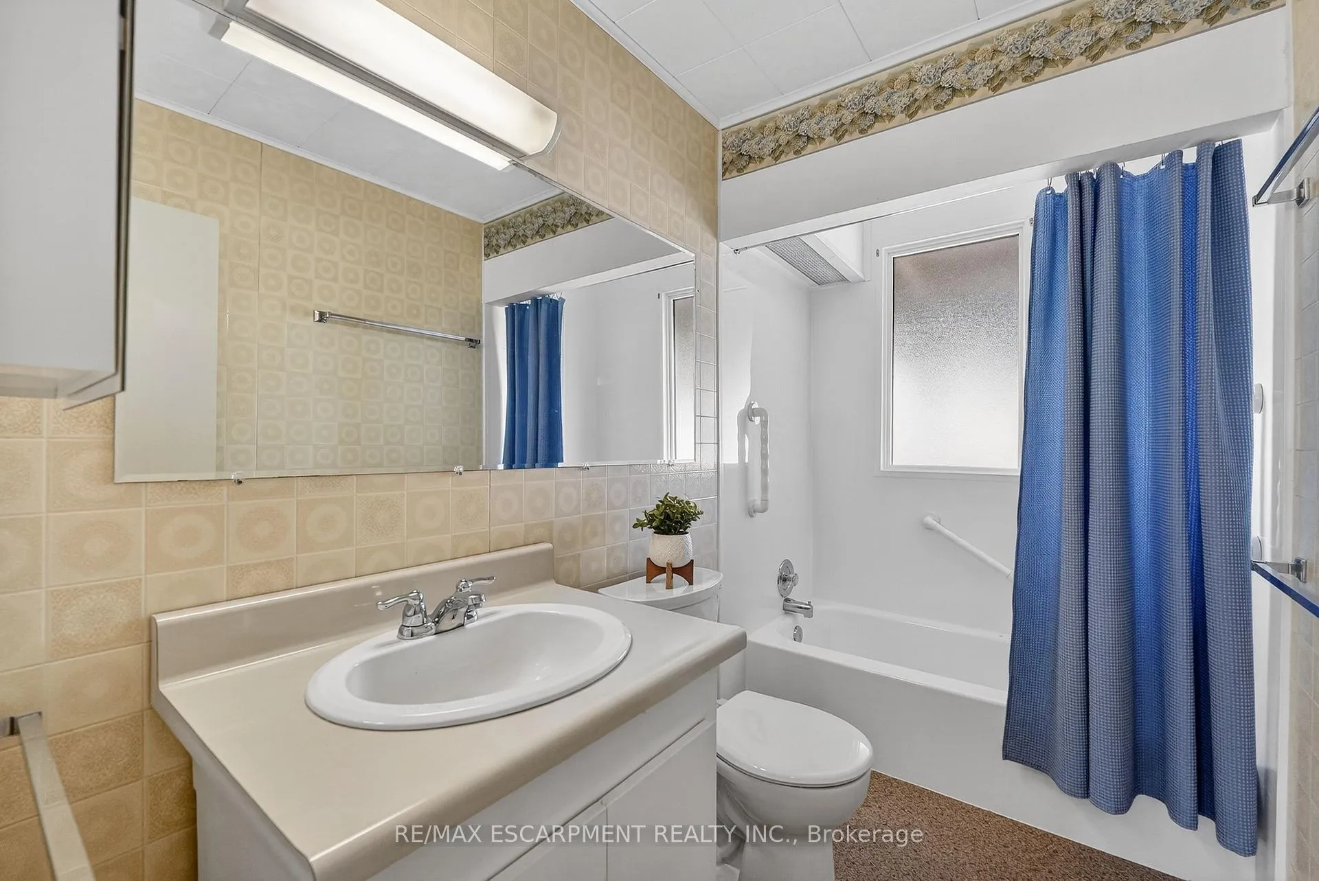 Photo 17 of 36 Lakeview Avenue, Grimsby, Grimsby Beach — HOMEH