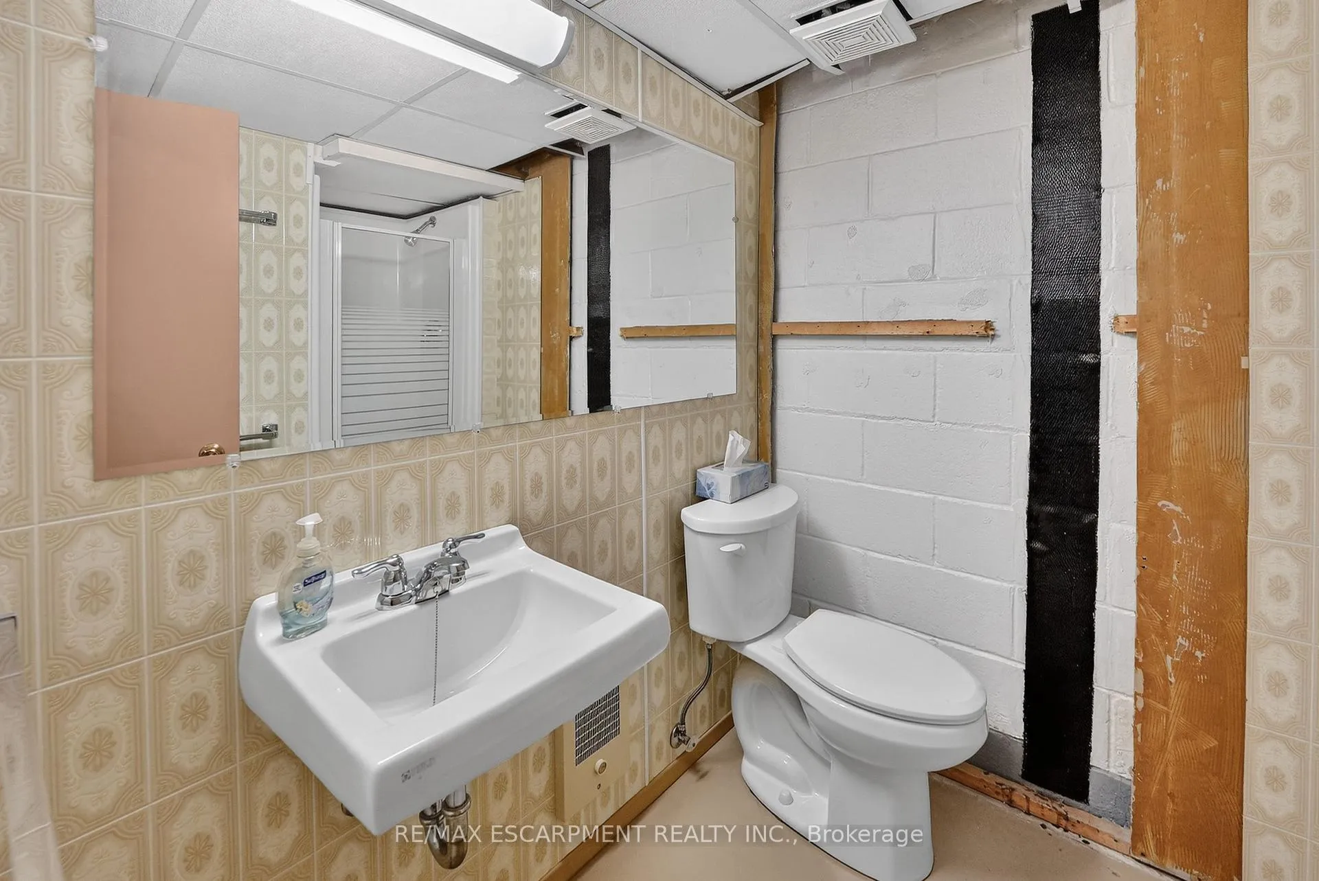 Photo 18 of 36 Lakeview Avenue, Grimsby, Grimsby Beach — HOMEH