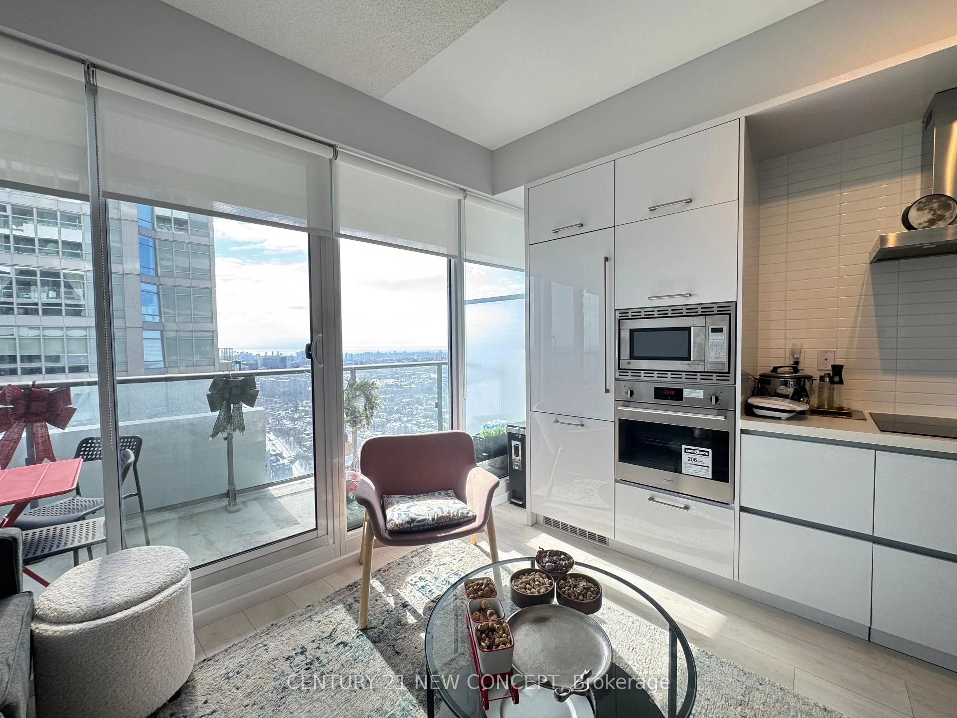 Photo 4 of Unit 4206, 2221 Yonge Street, Toronto, Mount Pleasant West — HOMEH