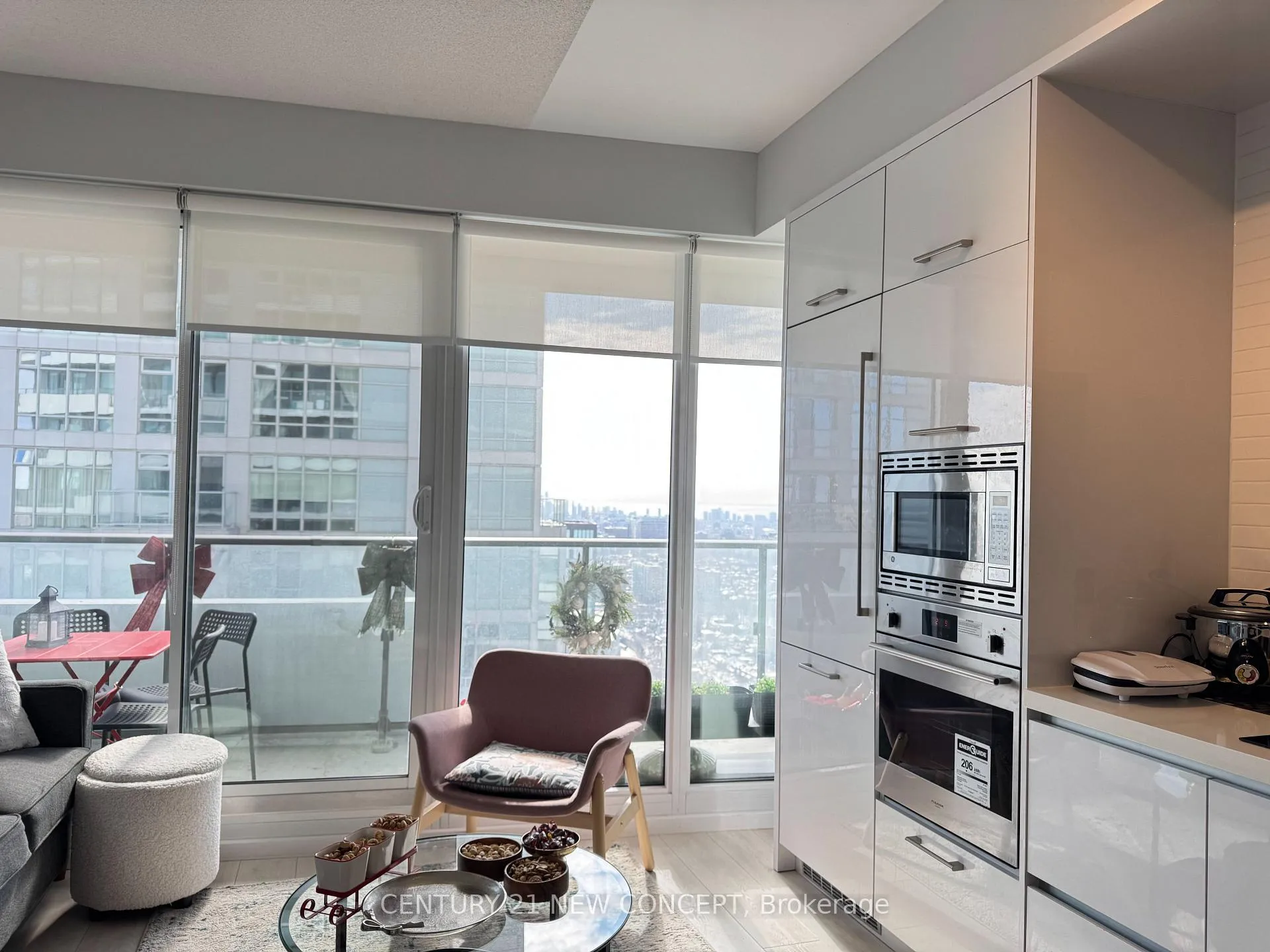Photo 6 of Unit 4206, 2221 Yonge Street, Toronto, Mount Pleasant West — HOMEH