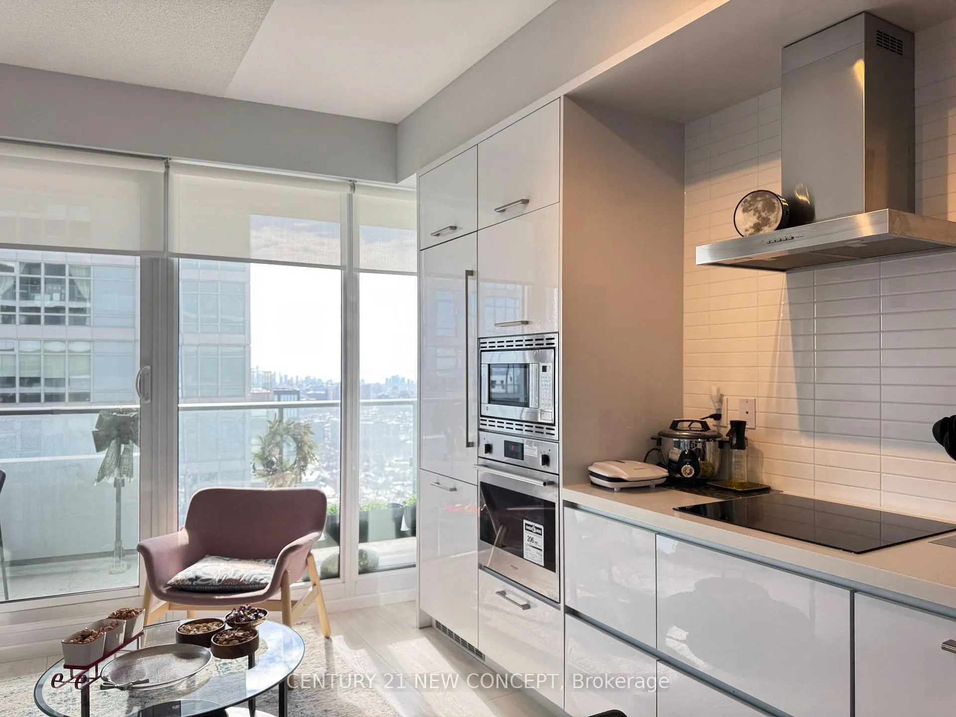 Photo 7 of Unit 4206, 2221 Yonge Street, Toronto, Mount Pleasant West — HOMEH