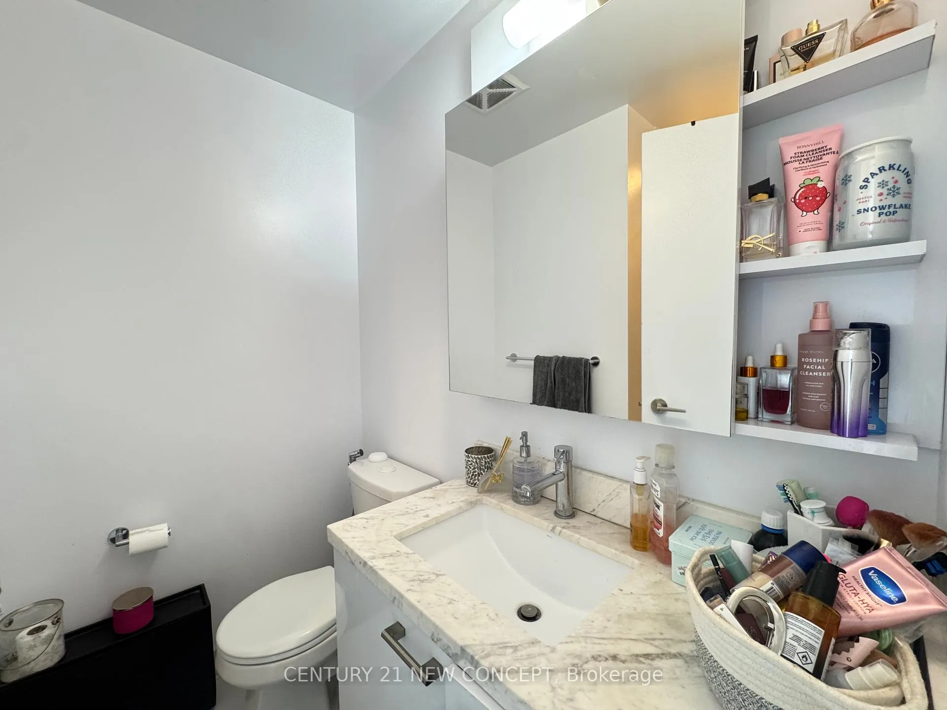 Photo 9 of Unit 4206, 2221 Yonge Street, Toronto, Mount Pleasant West — HOMEH