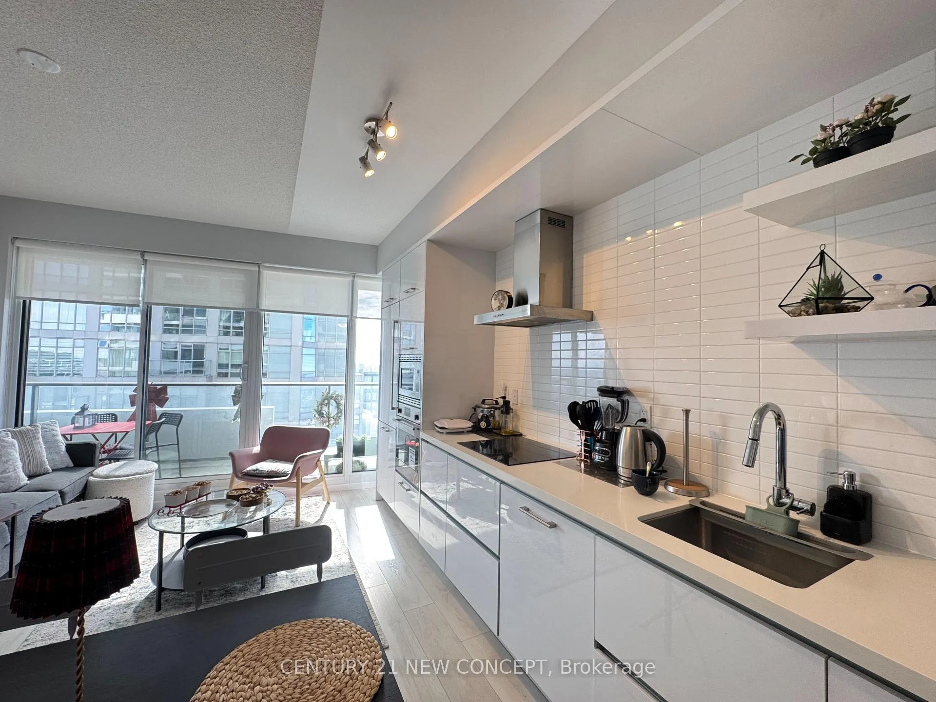 Photo 12 of Unit 4206, 2221 Yonge Street, Toronto, Mount Pleasant West — HOMEH