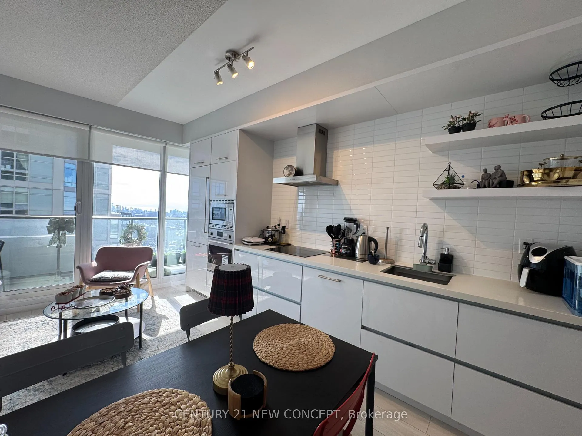 Photo 13 of Unit 4206, 2221 Yonge Street, Toronto, Mount Pleasant West — HOMEH