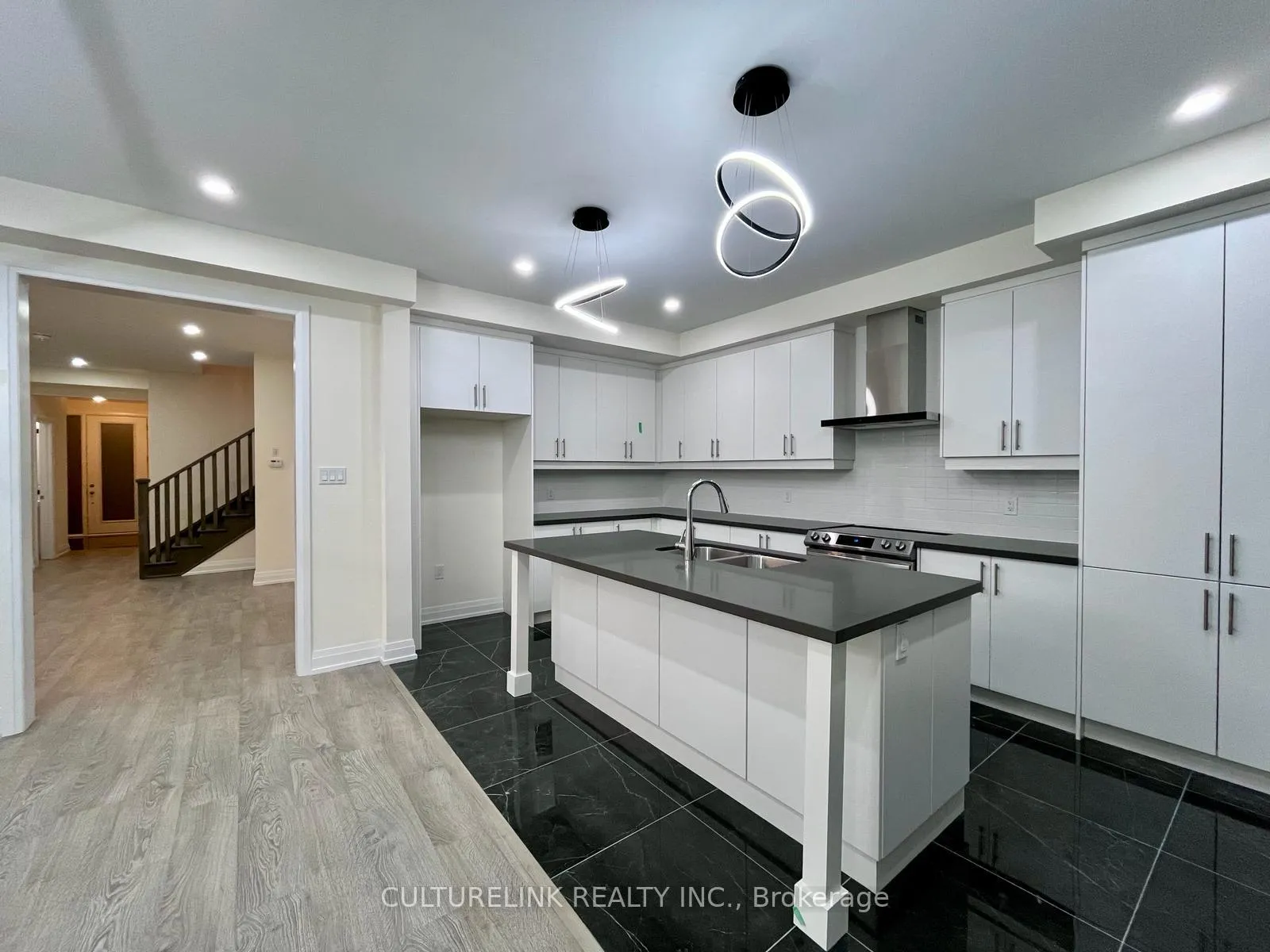 Photo 4 of 24 Daffodil Road, Springwater, Midhurst — HOMEH