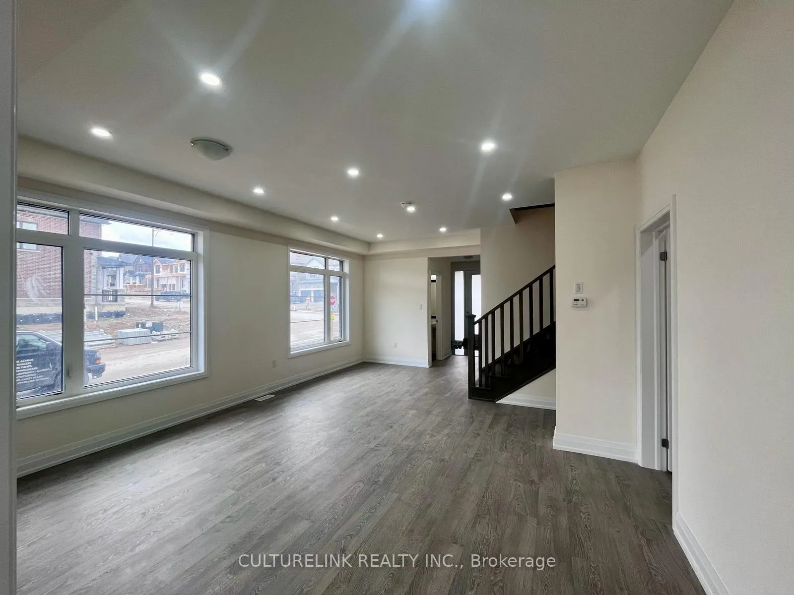 Photo 9 of 24 Daffodil Road, Springwater, Midhurst — HOMEH