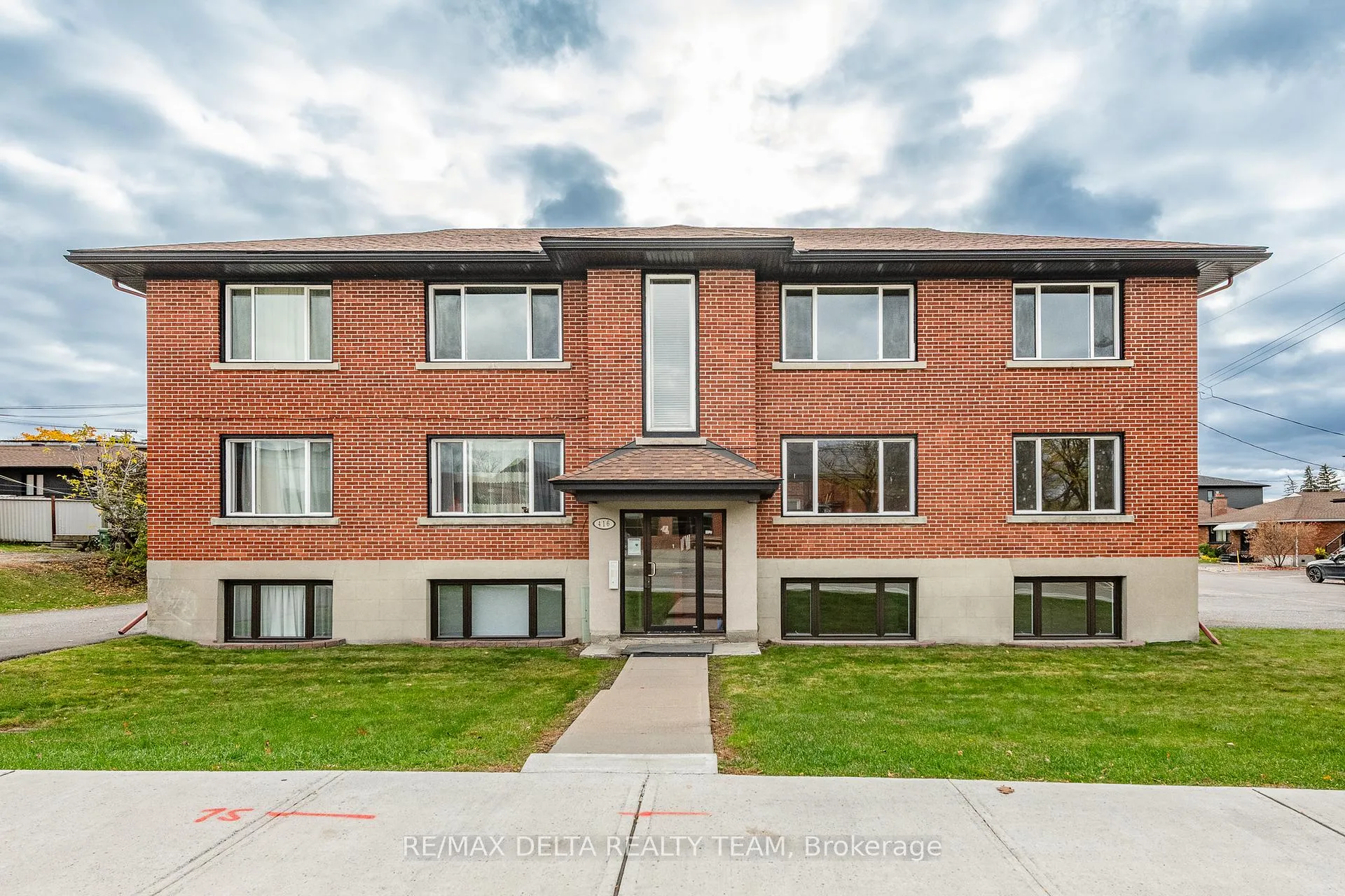 Front of Unit 4, 416 Dovercourt Avenue