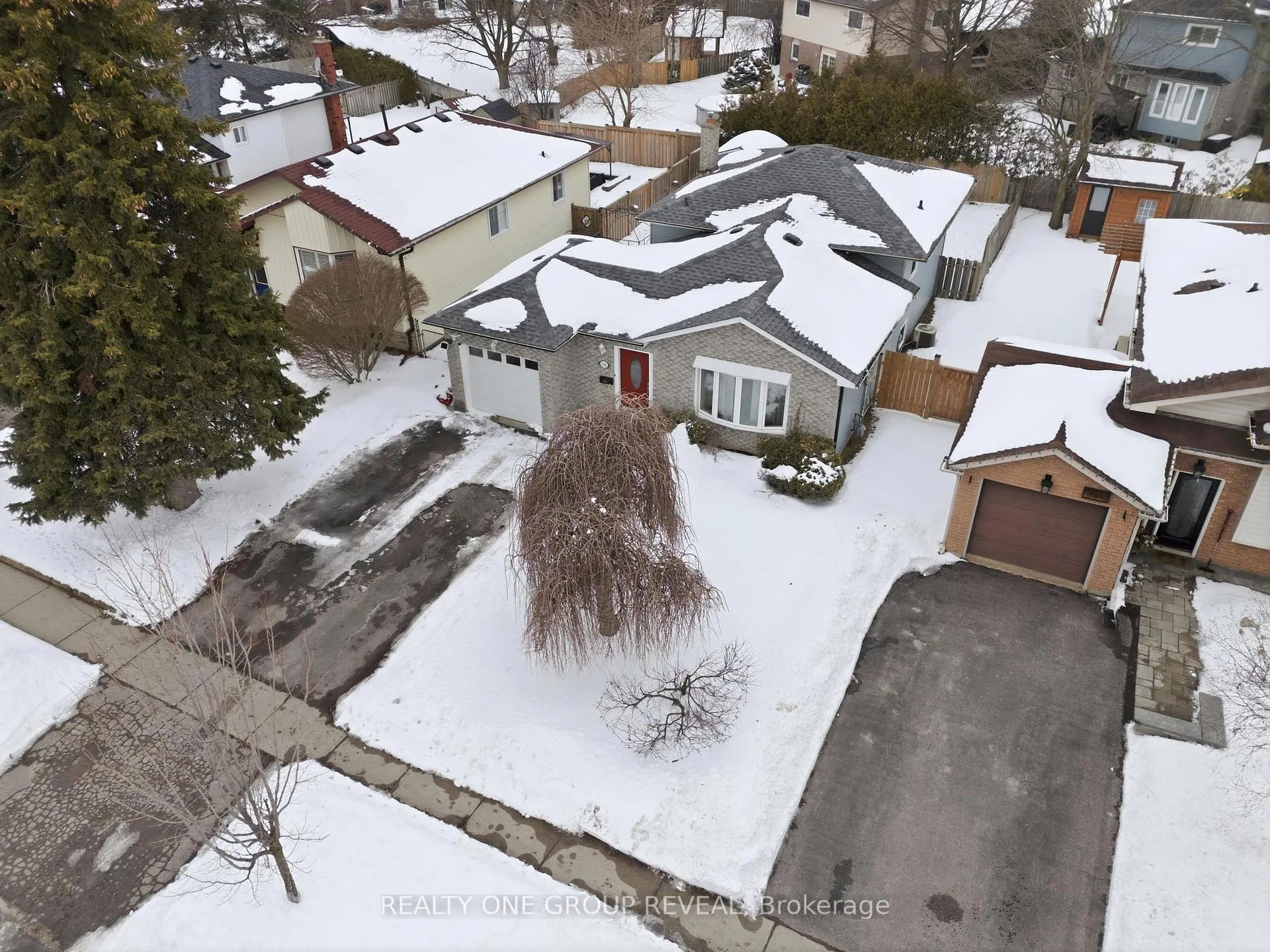 Photo 2 of 170 Seneca Avenue, Oshawa, Samac — HOMEH