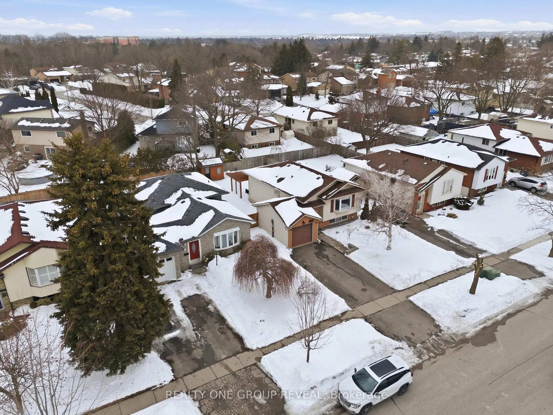 Photo 3 of 170 Seneca Avenue, Oshawa, Samac — HOMEH