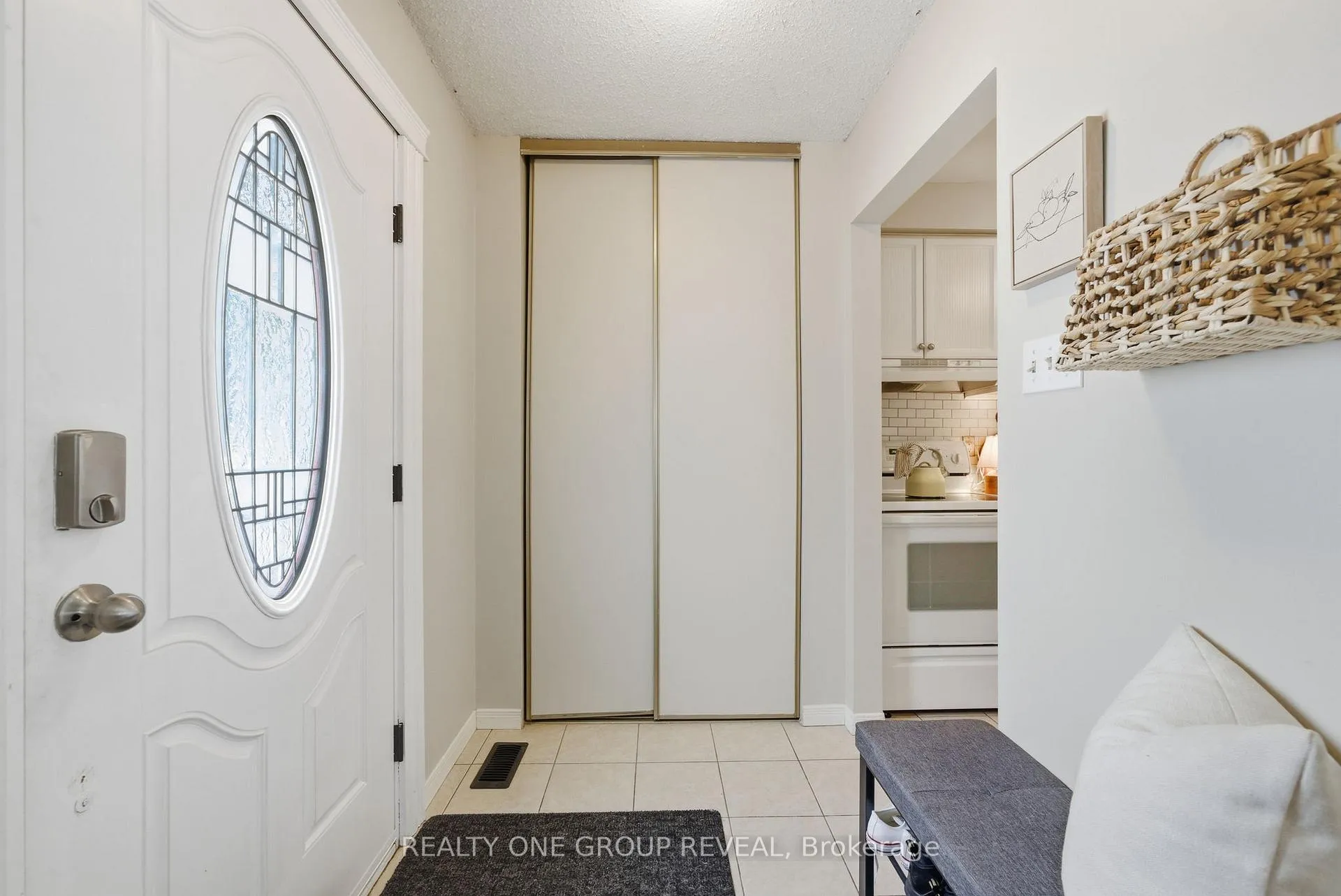 Photo 8 of 170 Seneca Avenue, Oshawa, Samac — HOMEH