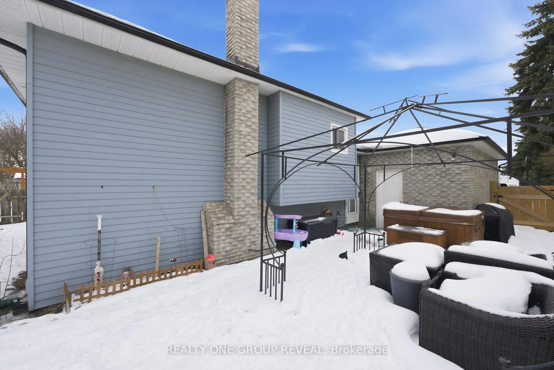 Photo 46 of 170 Seneca Avenue, Oshawa, Samac — HOMEH
