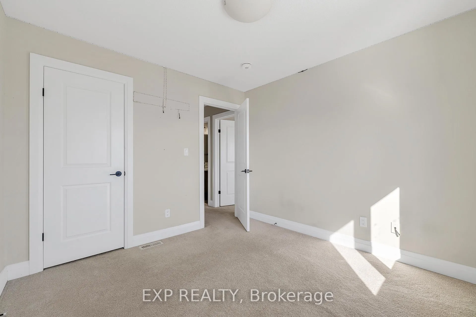 Photo 20 of 47 Pondcliffe Drive, Kitchener, Doon South — HOMEH