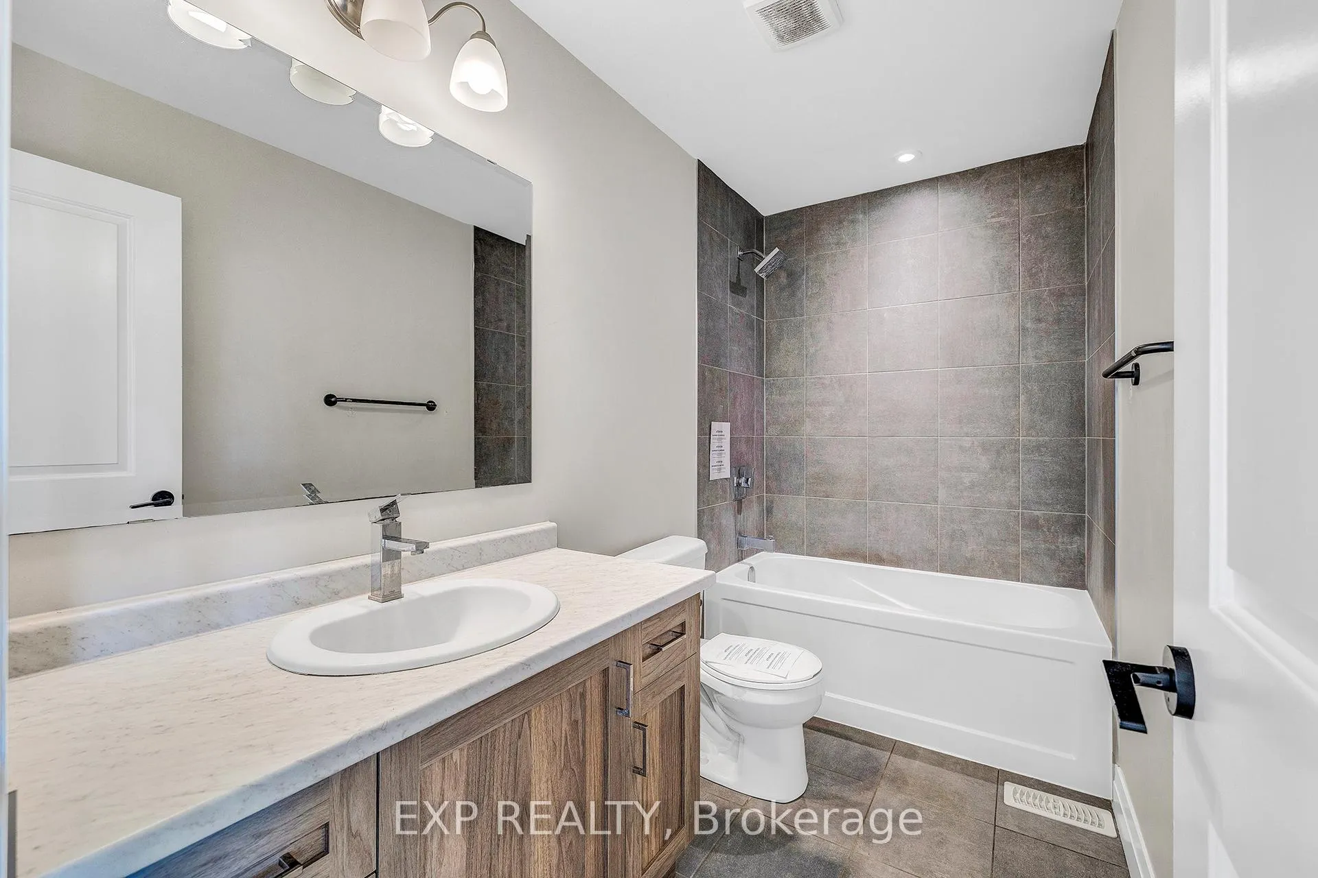 Photo 21 of 47 Pondcliffe Drive, Kitchener, Doon South — HOMEH