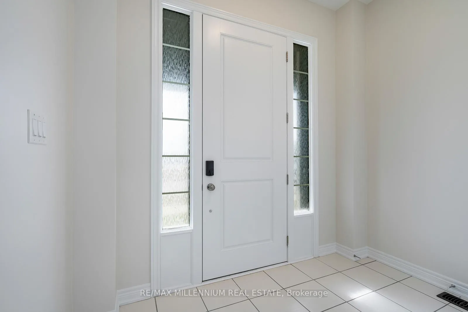 Photo 4 of Unit Upper, 28 Brent Stephens Way, Brampton, Northwest Brampton — HOMEH