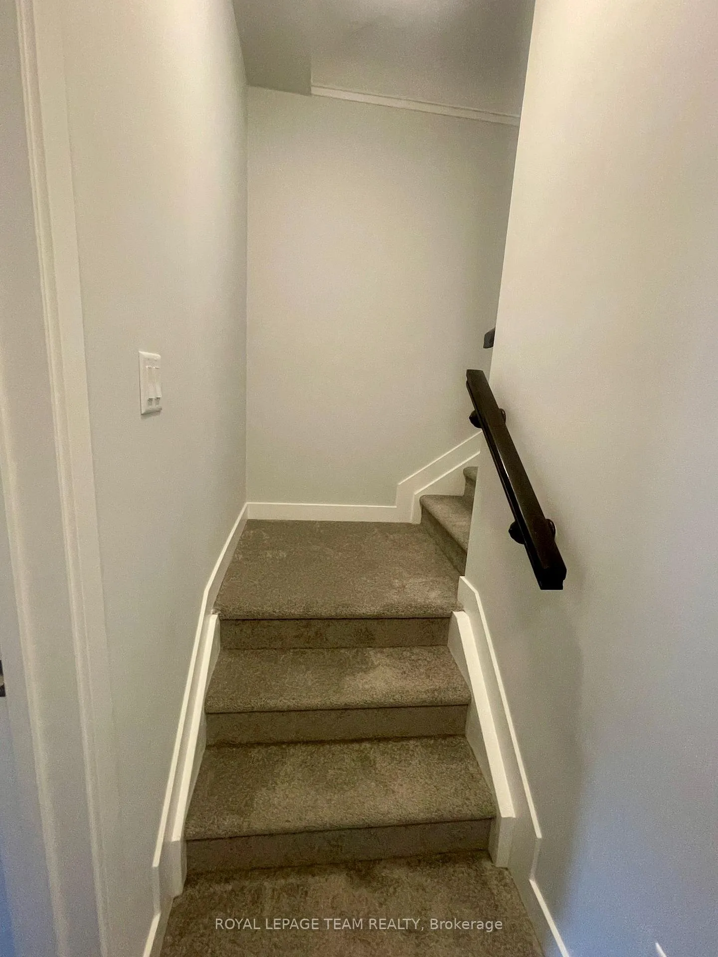 Photo 7 of 230 Mishi Private, Ottawa, CFB Rockcliffe and Area — HOMEH