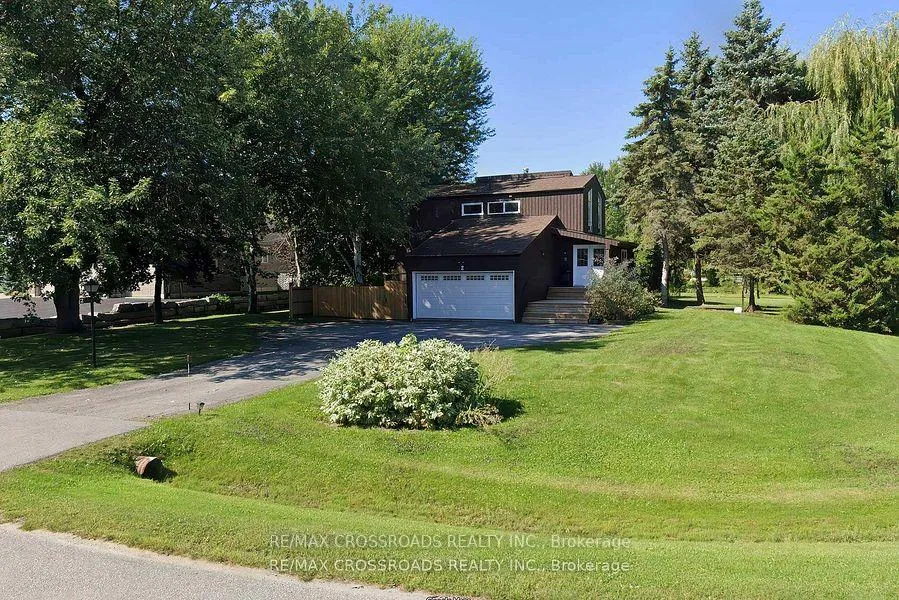 Front of 2 Sandlewood Trail