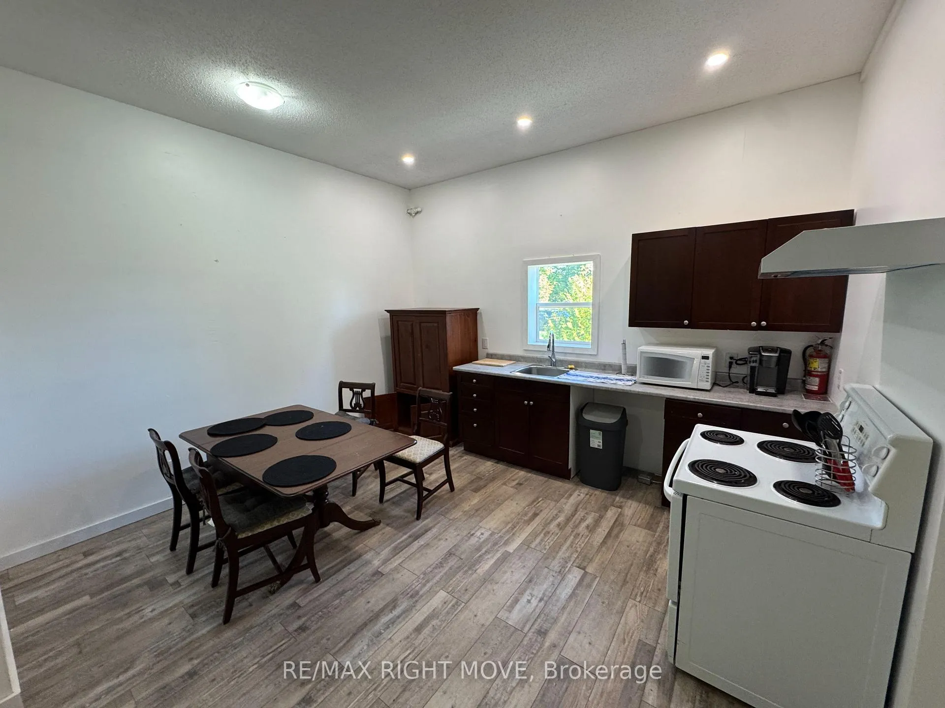 Photo 6 of Unit 4B, 4337 Burnside Line, Orillia — HOMEH