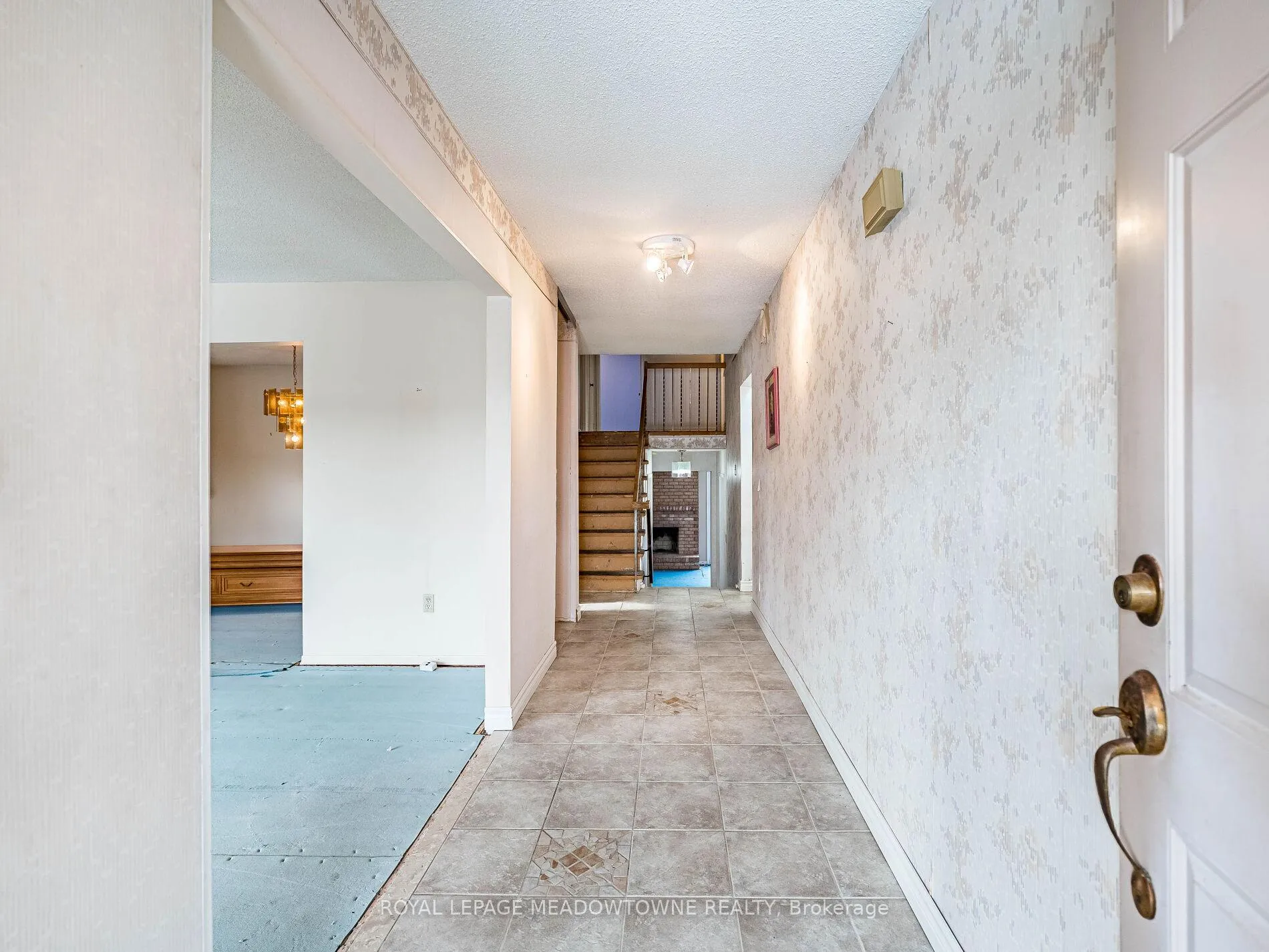 Photo 4 of 66 Pluto Drive, Brampton, Madoc — HOMEH