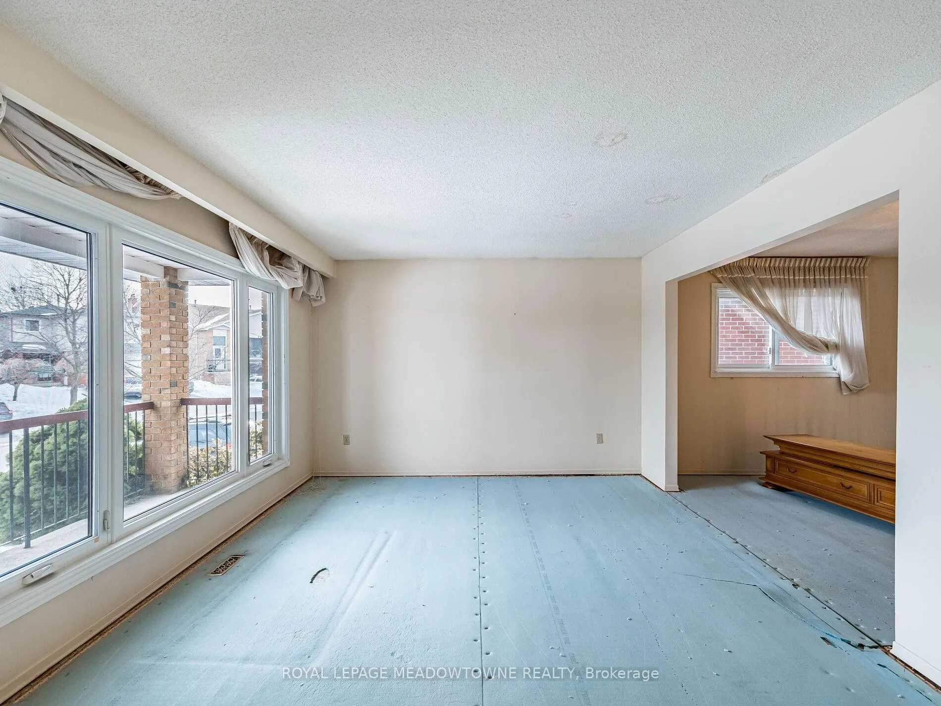Photo 7 of 66 Pluto Drive, Brampton, Madoc — HOMEH