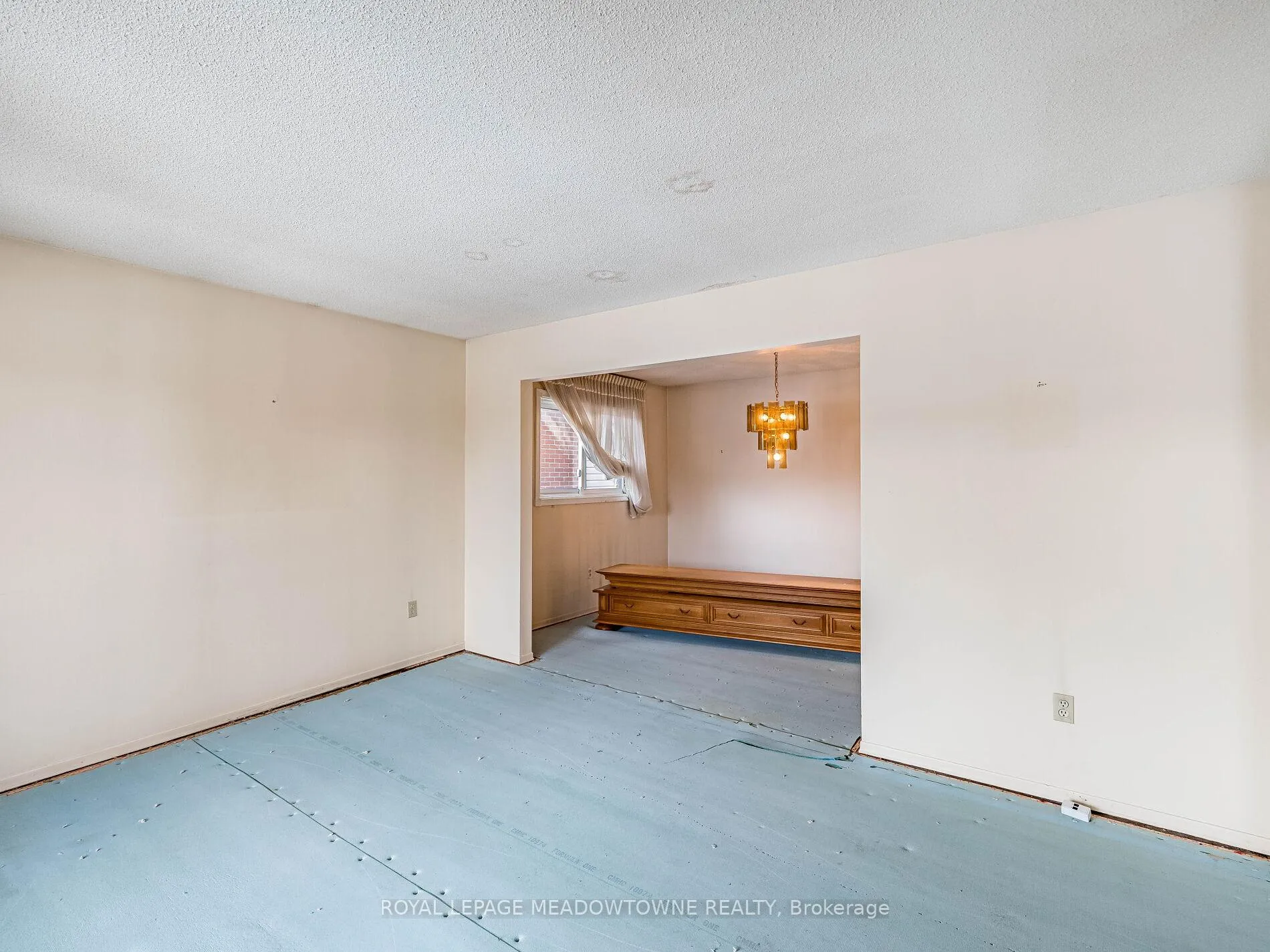 Photo 8 of 66 Pluto Drive, Brampton, Madoc — HOMEH