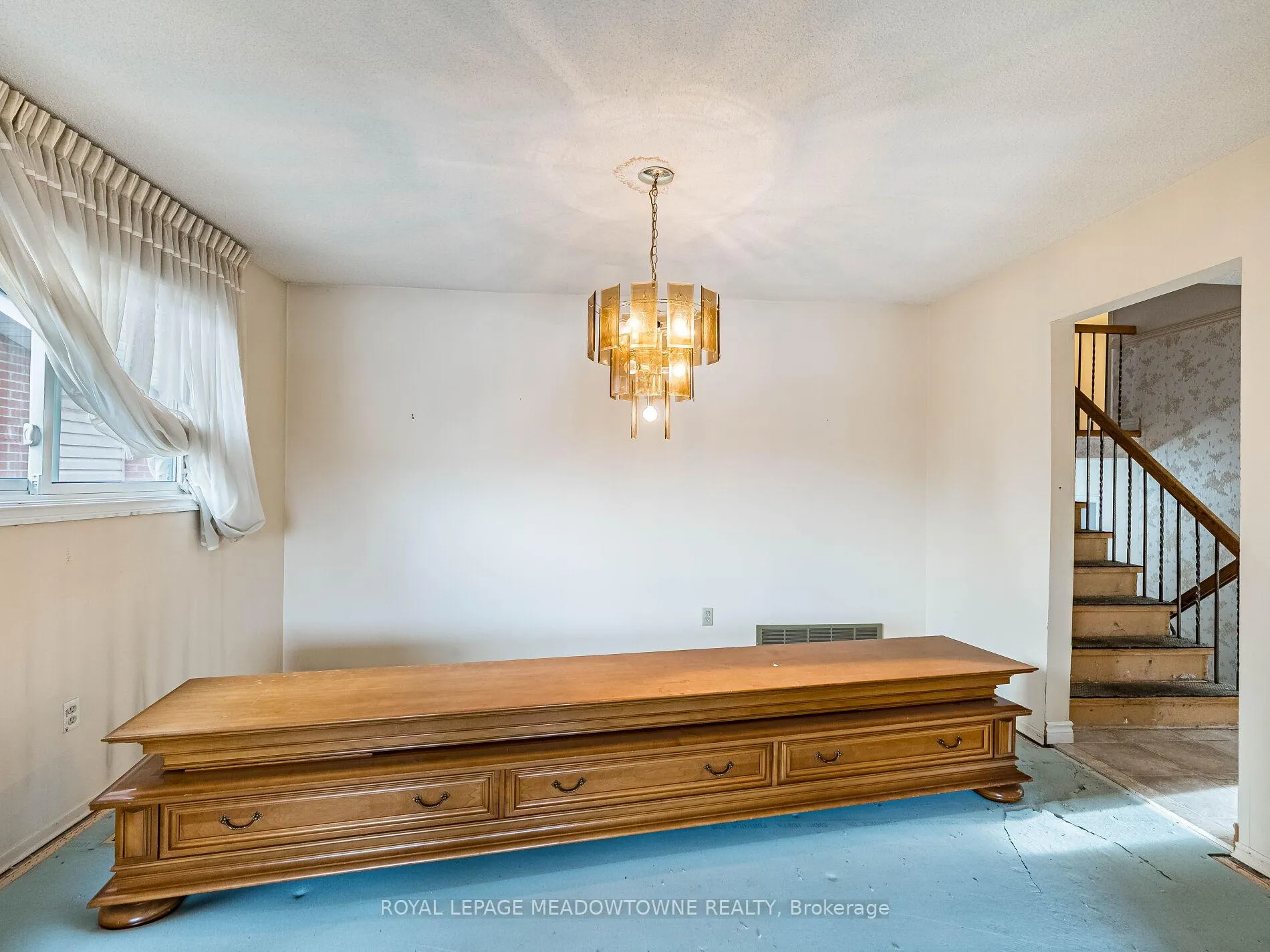 Photo 10 of 66 Pluto Drive, Brampton, Madoc — HOMEH