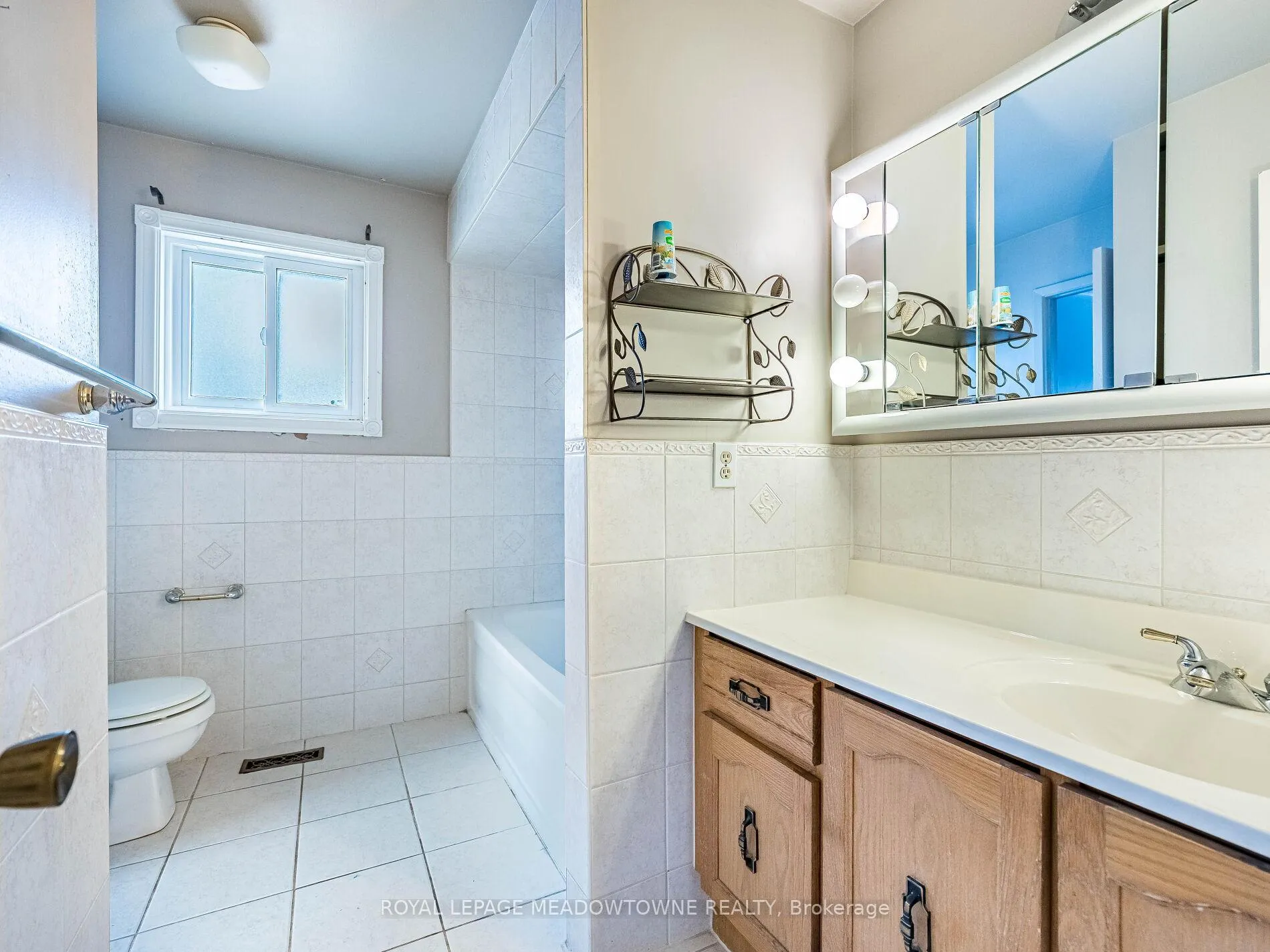 Photo 20 of 66 Pluto Drive, Brampton, Madoc — HOMEH