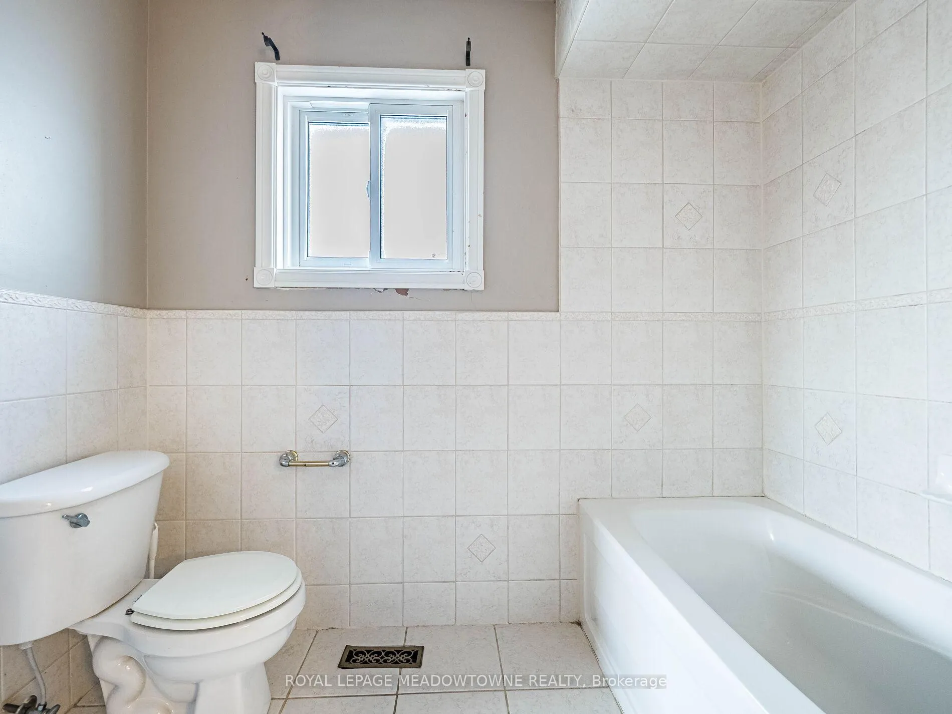 Photo 22 of 66 Pluto Drive, Brampton, Madoc — HOMEH