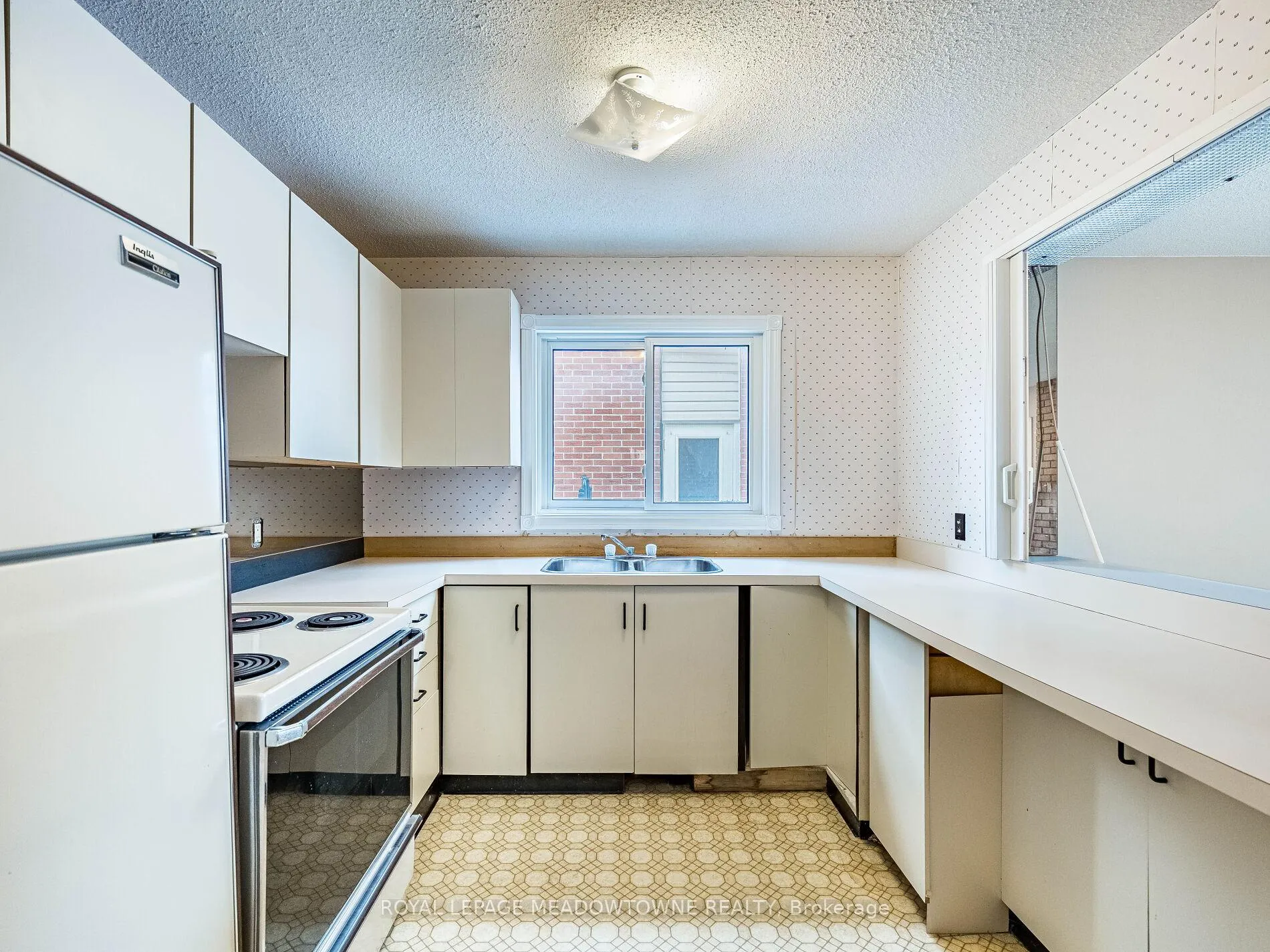 Photo 32 of 66 Pluto Drive, Brampton, Madoc — HOMEH