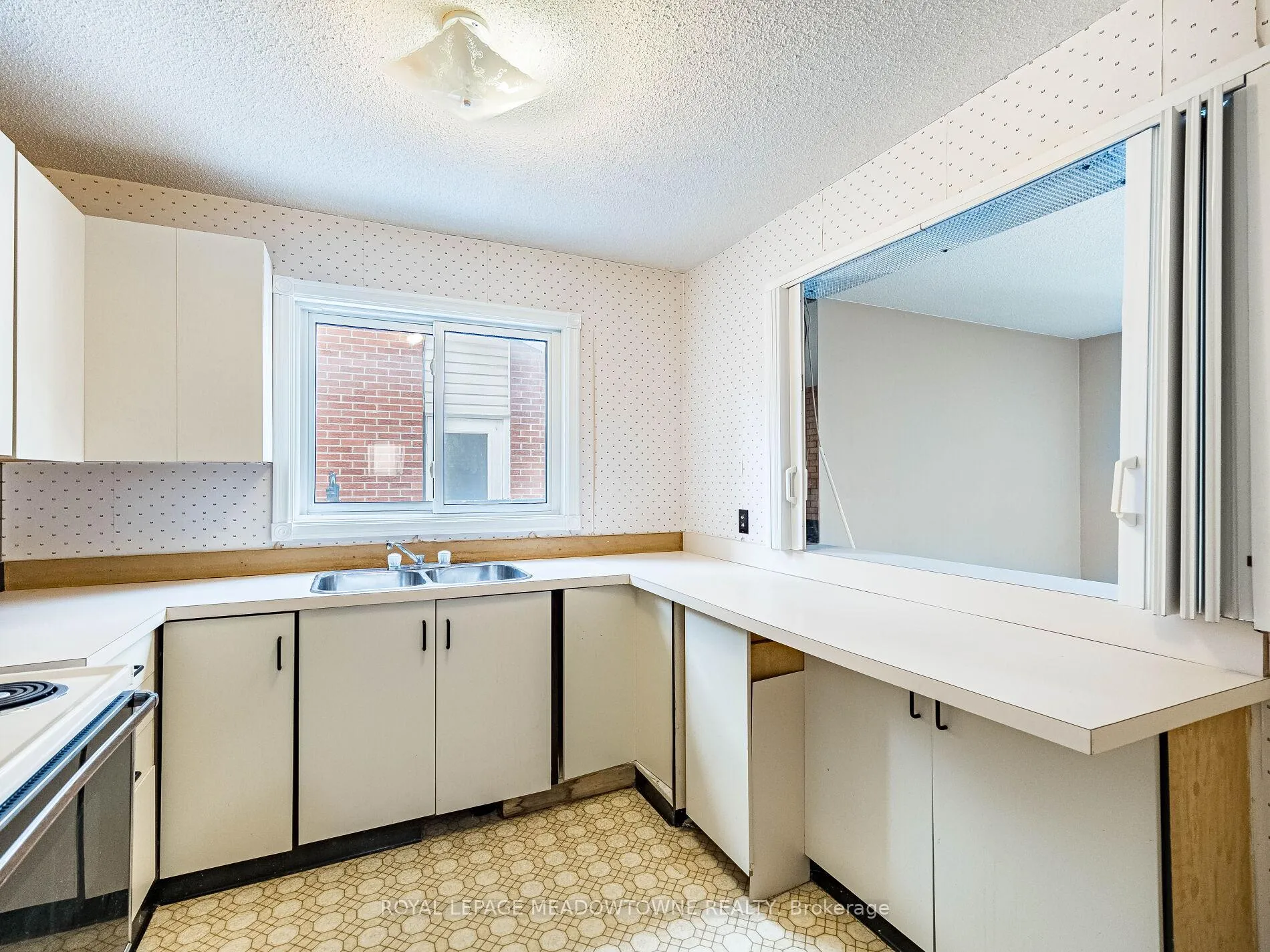 Photo 33 of 66 Pluto Drive, Brampton, Madoc — HOMEH