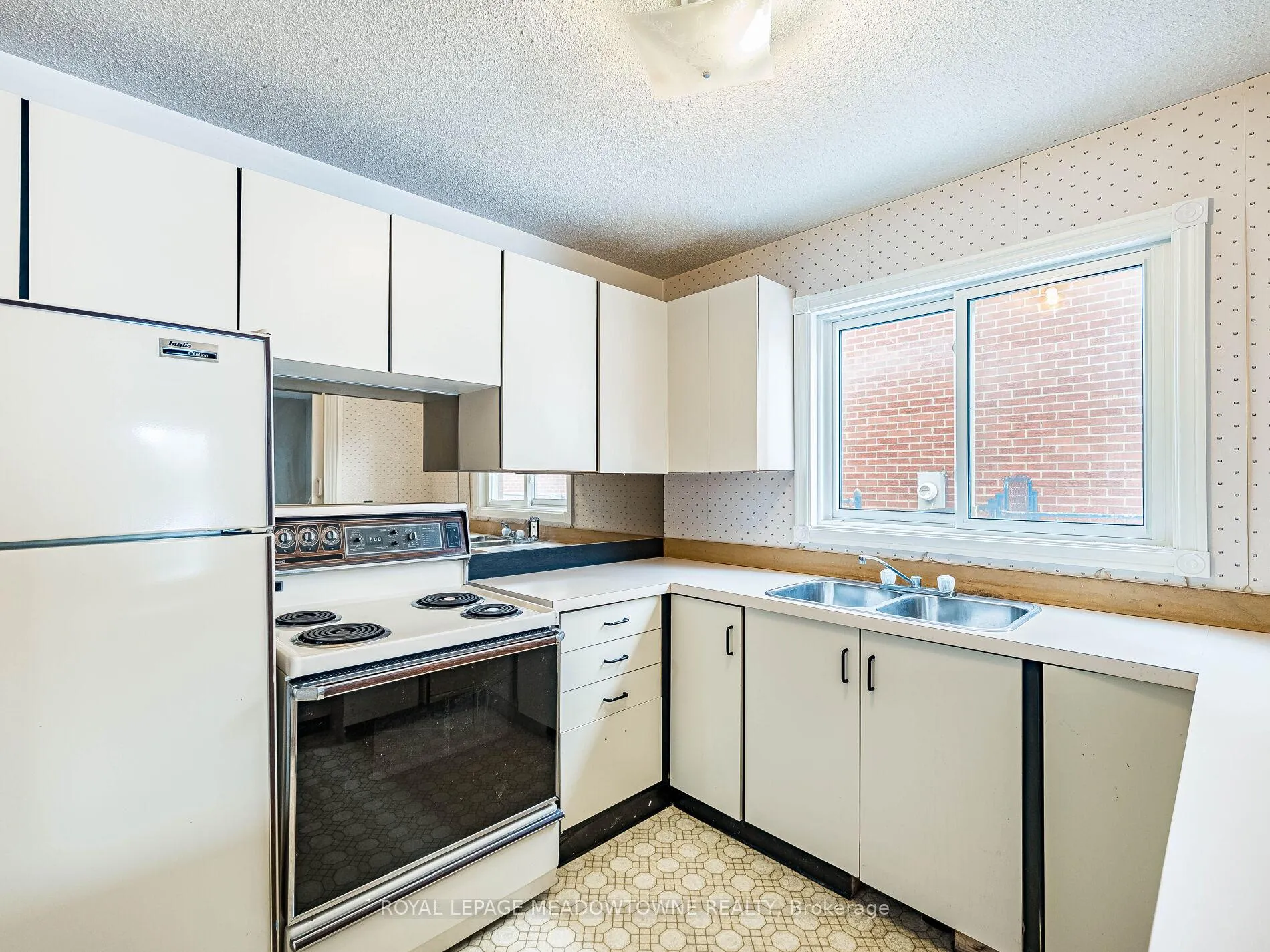 Photo 34 of 66 Pluto Drive, Brampton, Madoc — HOMEH