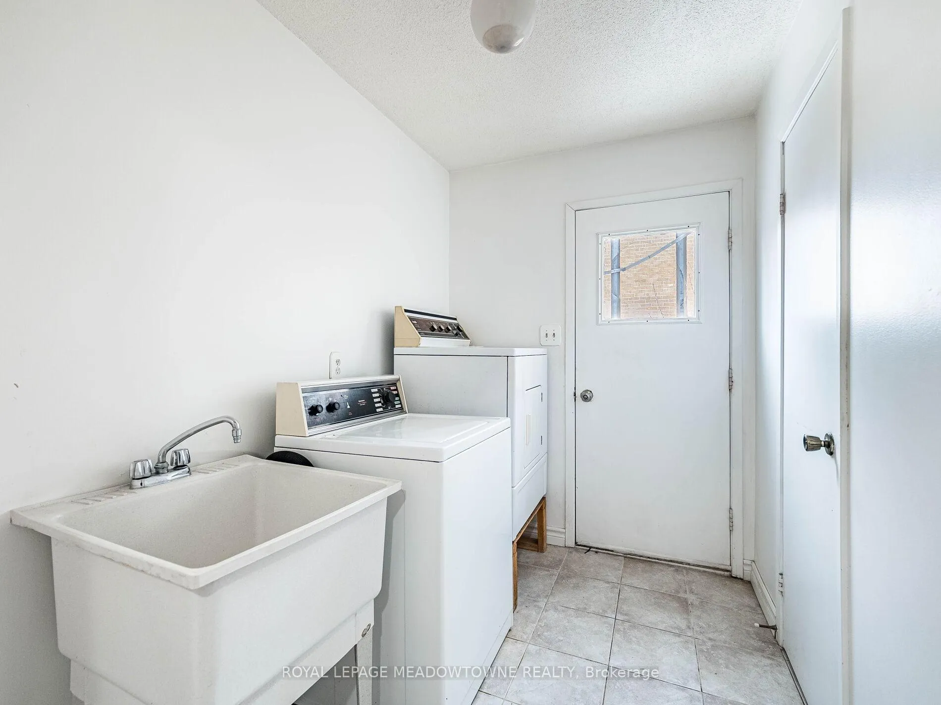 Photo 36 of 66 Pluto Drive, Brampton, Madoc — HOMEH