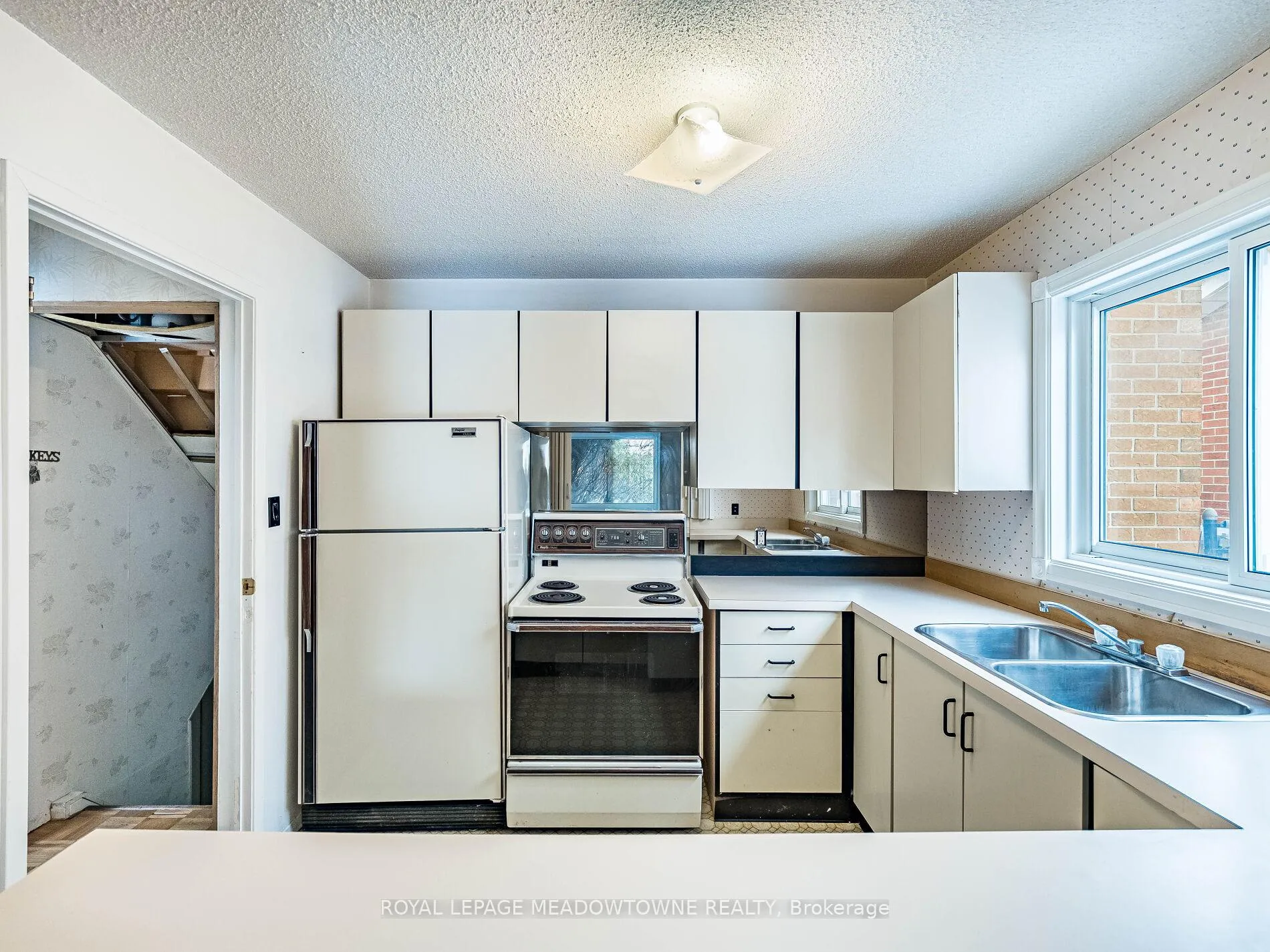 Photo 37 of 66 Pluto Drive, Brampton, Madoc — HOMEH